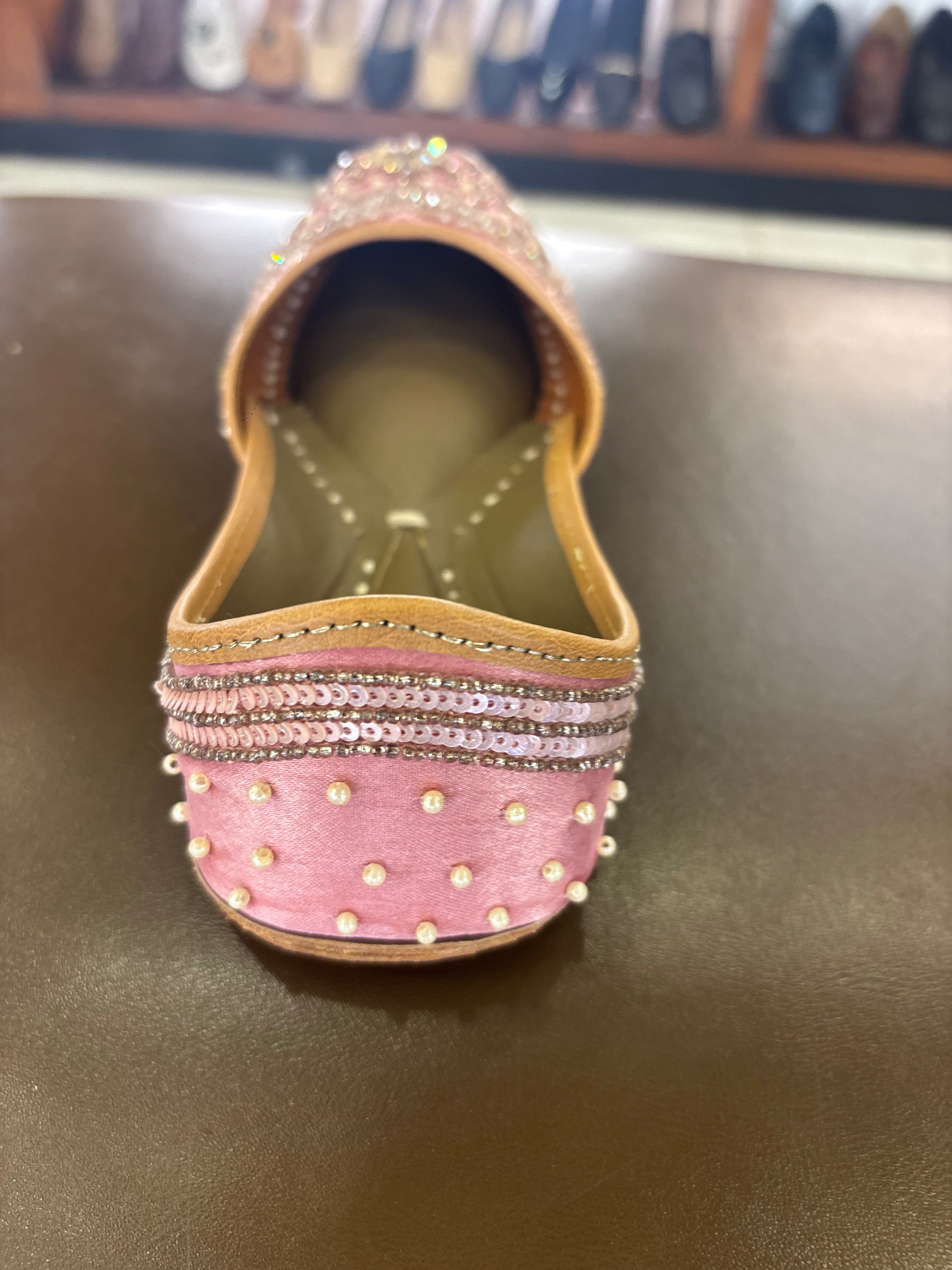 Kainat Handcrafted Leather Juttis