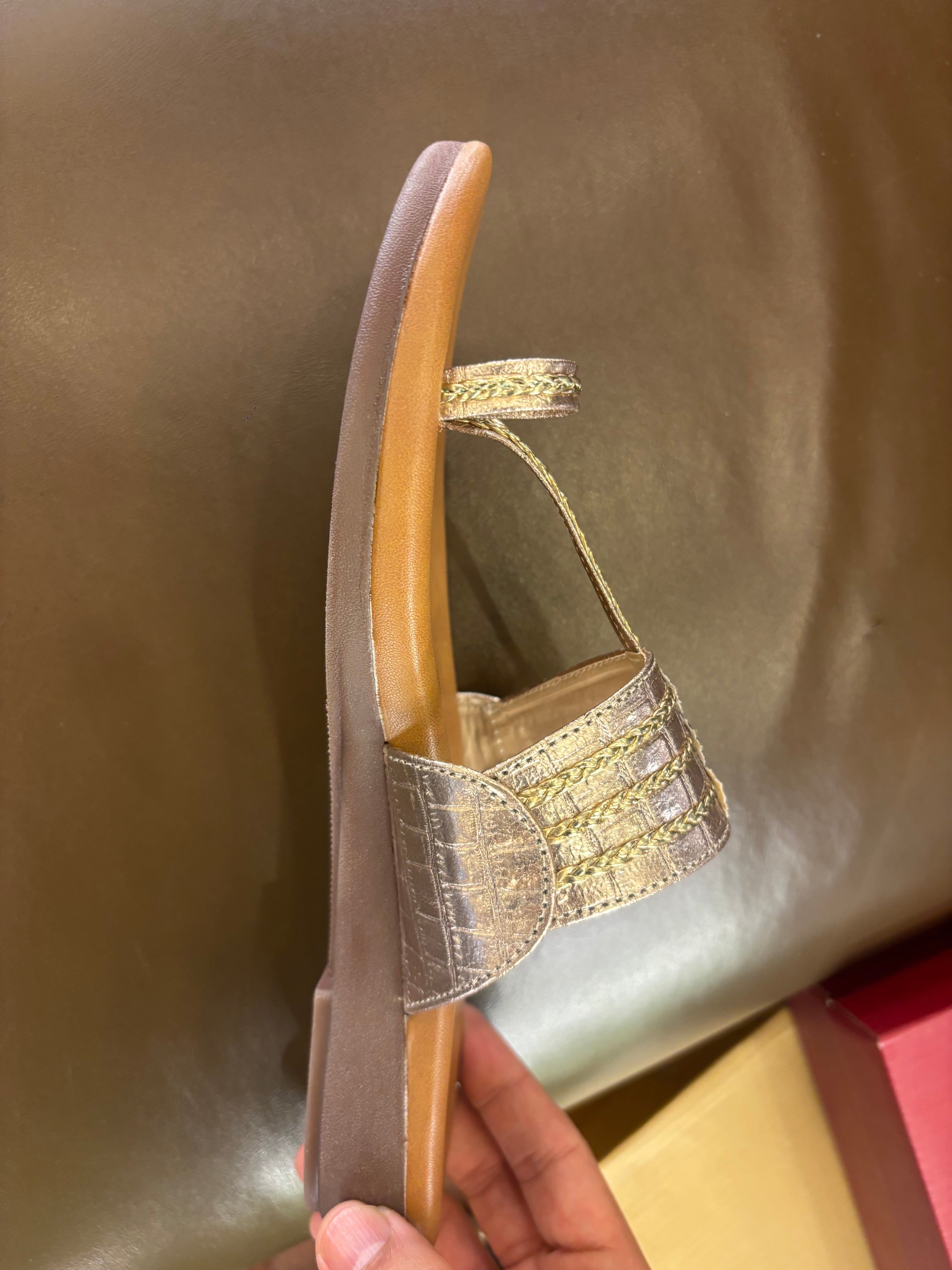 Samantha Cushioned Kohlapuris