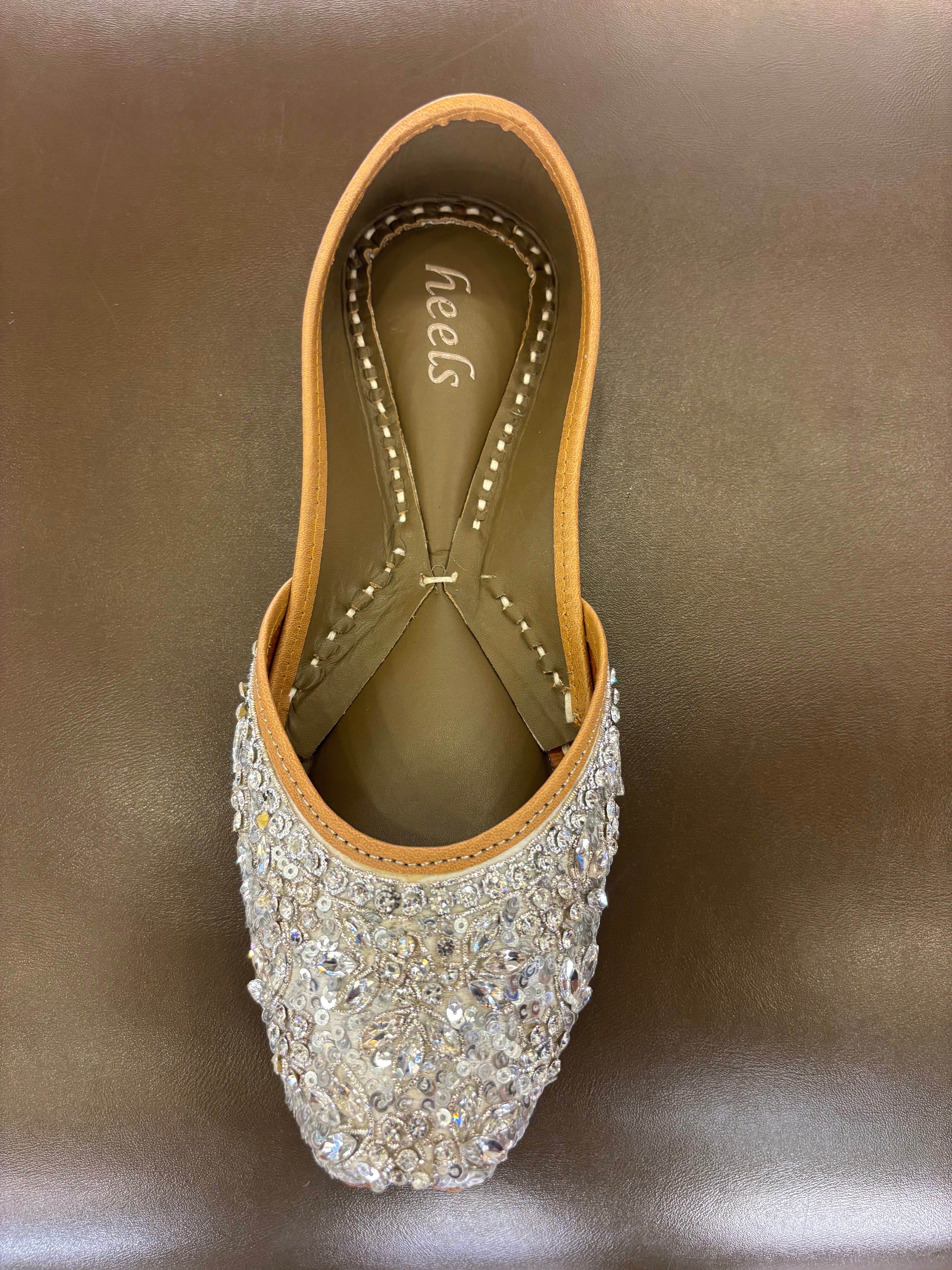 Zehra Handcrafted Leather Juttis