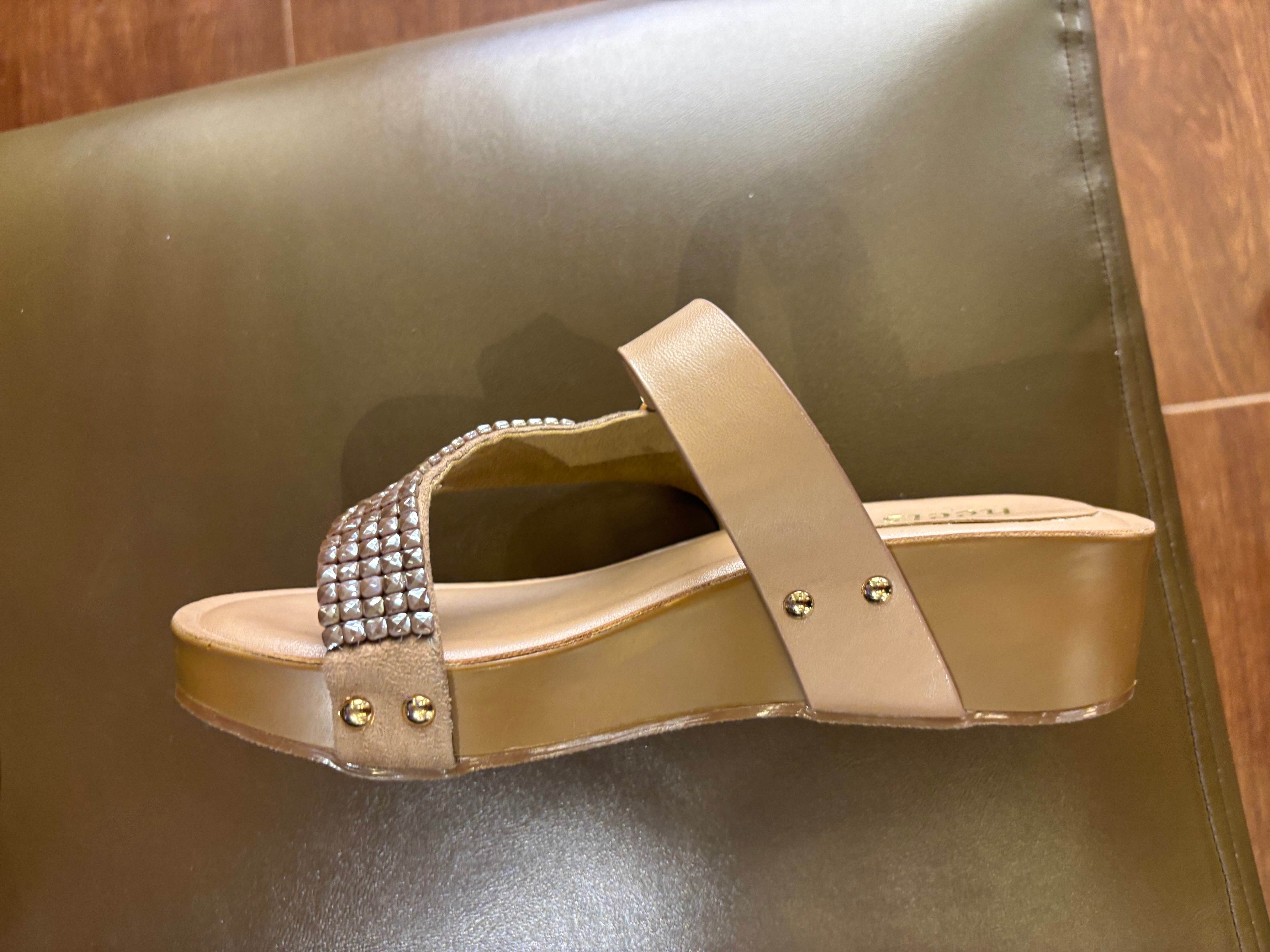 Mireta Embellished Comfort Thumb Wedges