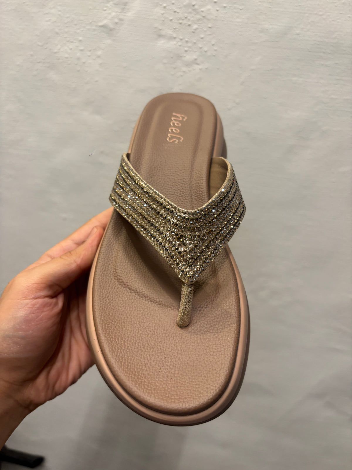 Noreli Cushioned Chunky Bling V Strap Slippers