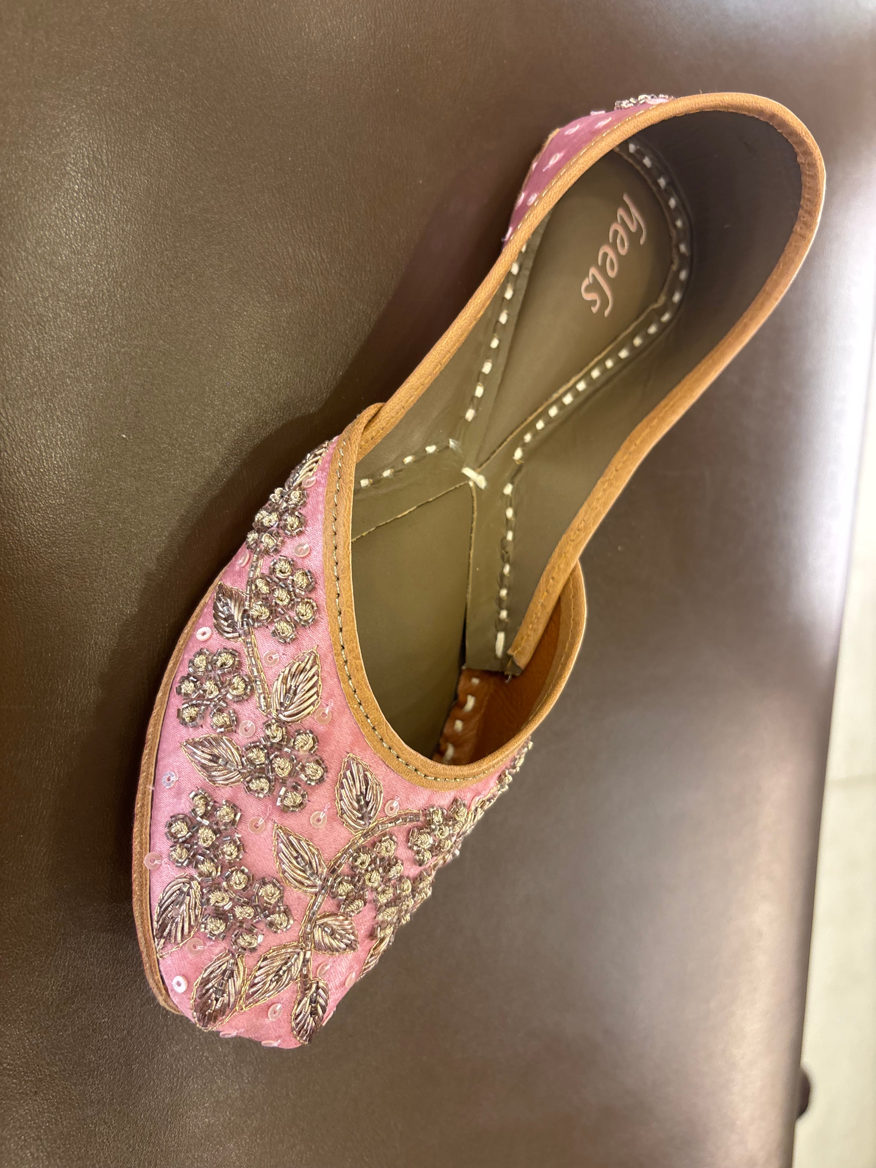 Mehr Handcrafted Leather Juttis