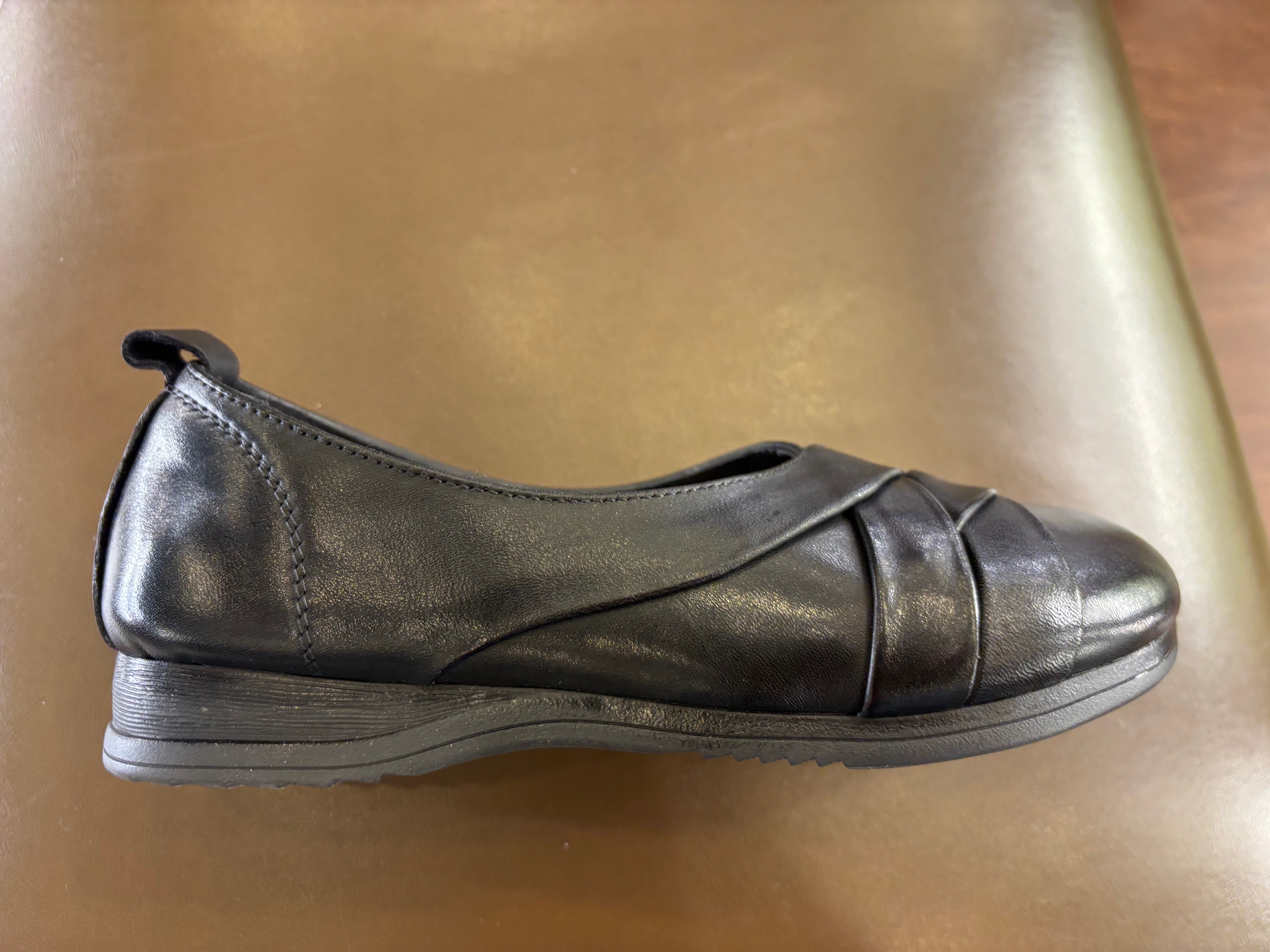 Audrey Premium Leather CrissCross Flat Cushioned Ballerinas