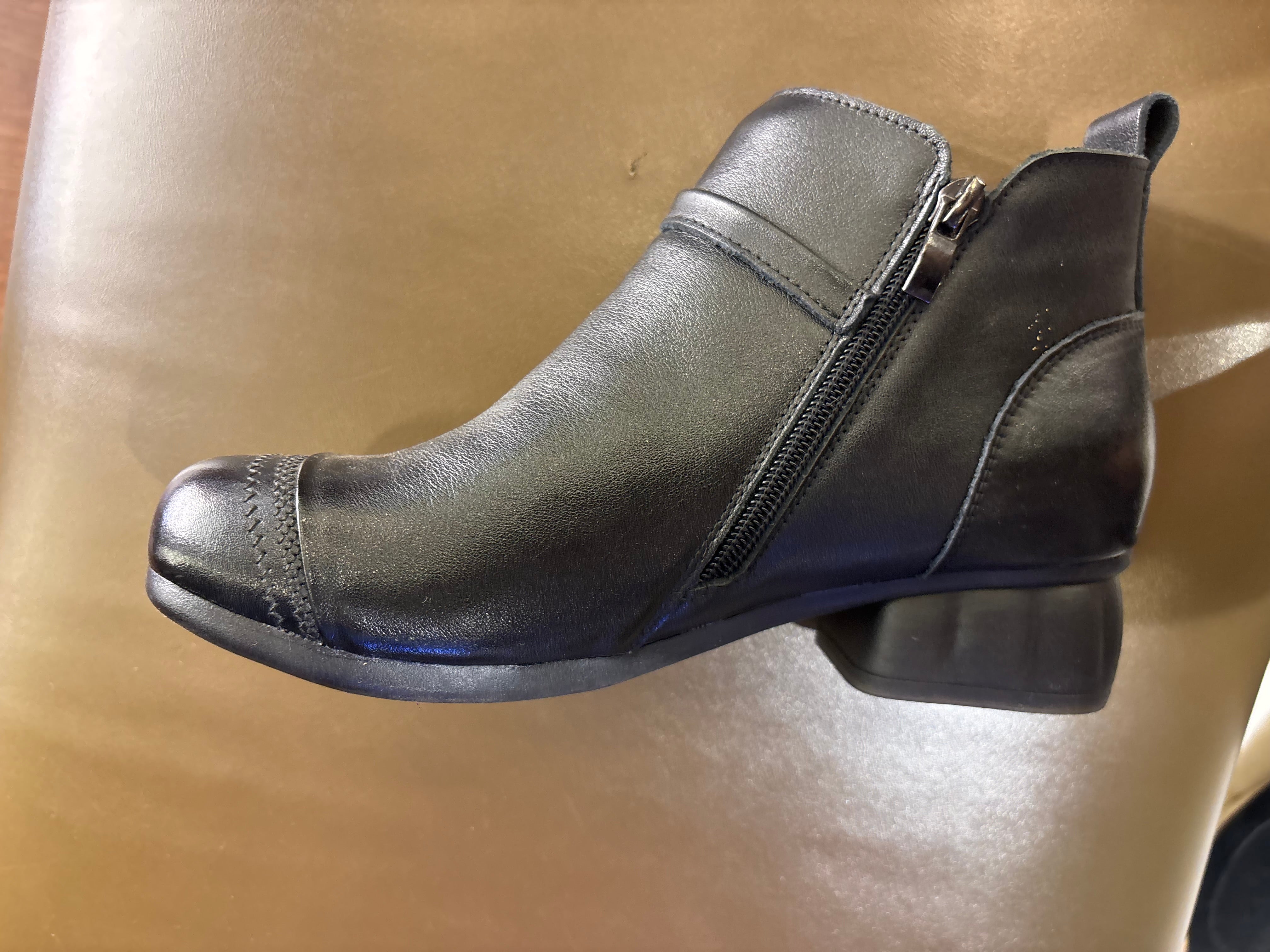 Hyde Leather Comfort Ankle Zip Boots