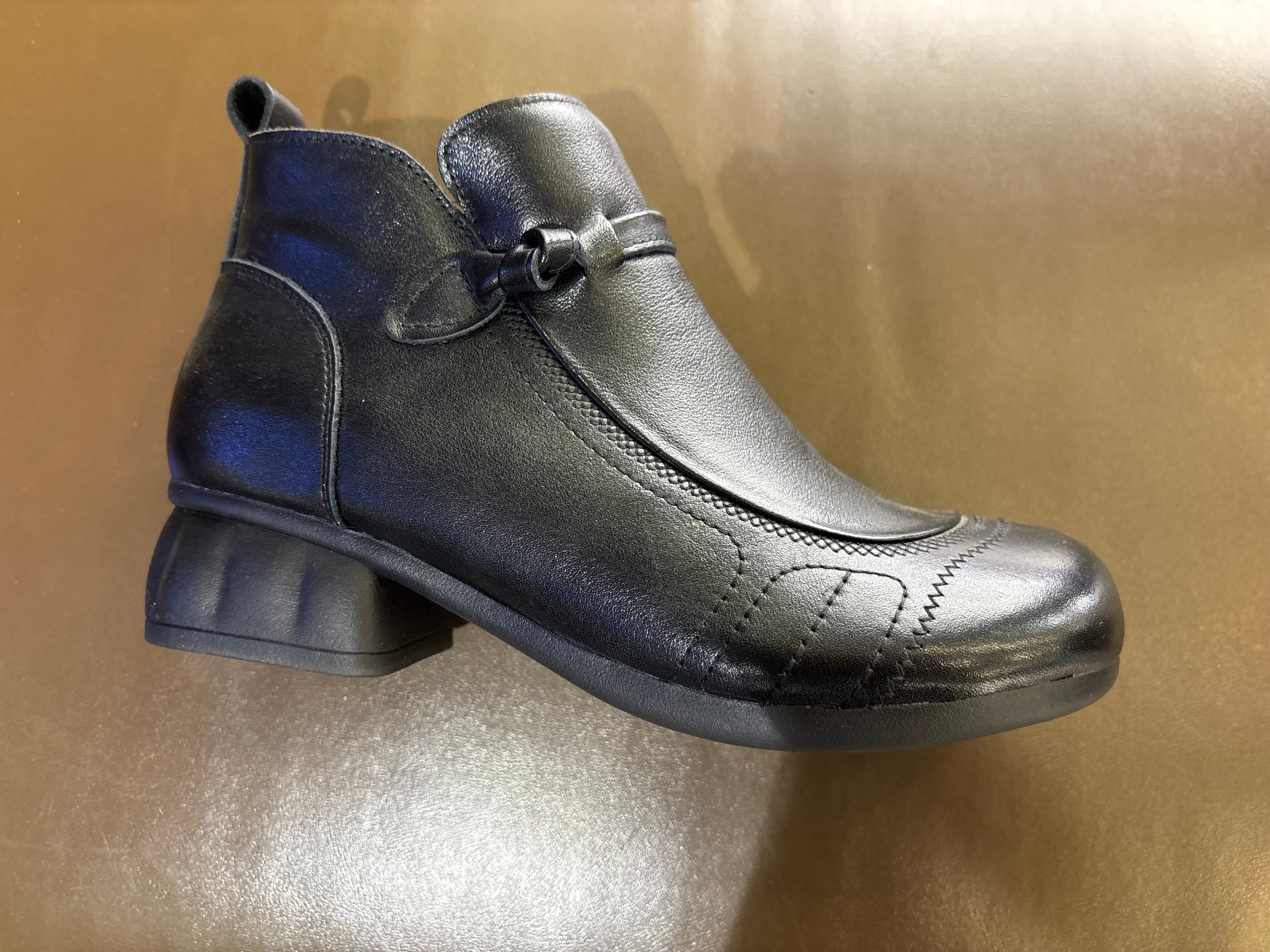 Hyde Leather Comfort Ankle Zip Boots
