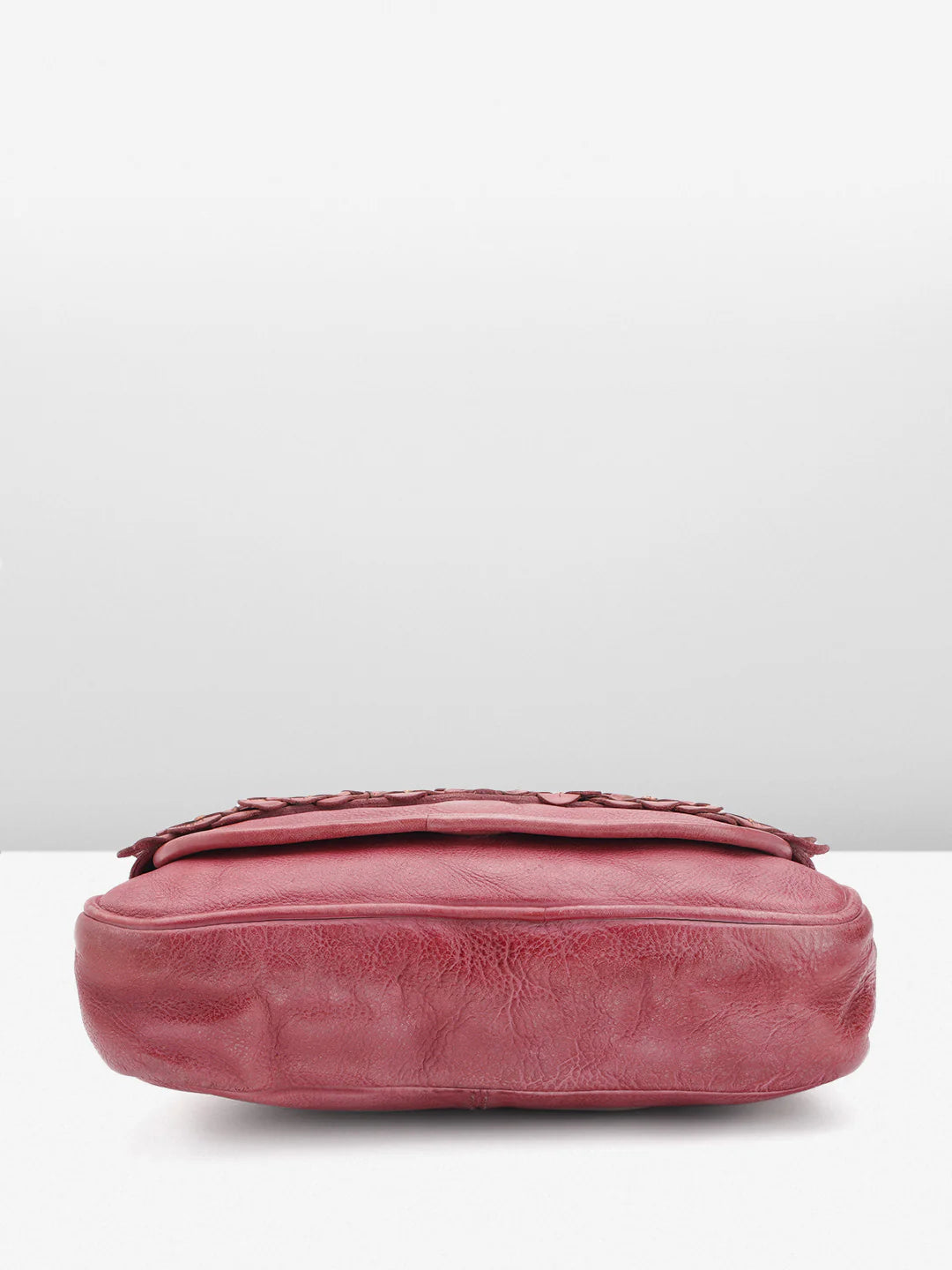 Discover Roseate: Luxurious Leather Crossbody for Effortless Elegance