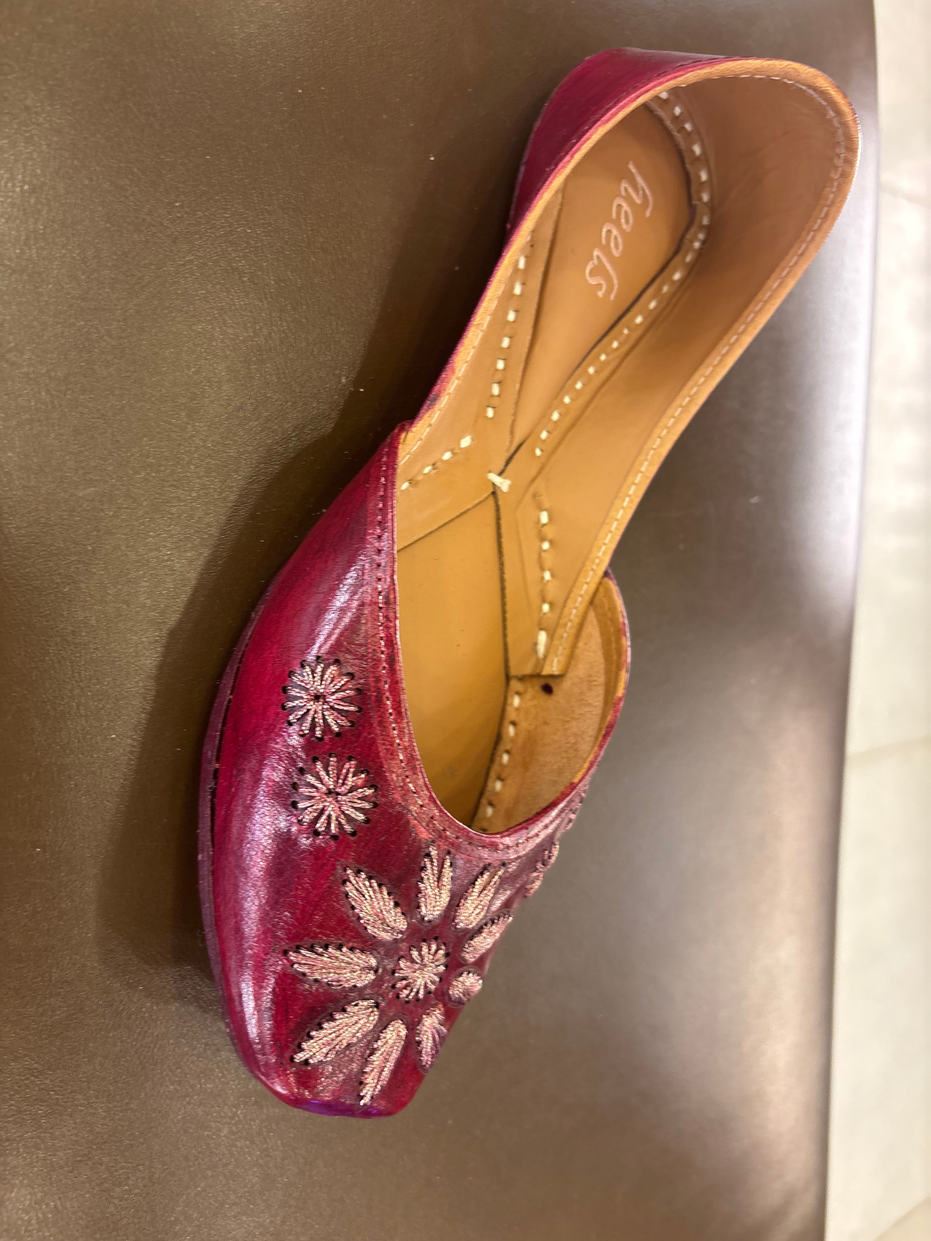 Fariya Handcrafted Leather Juttis