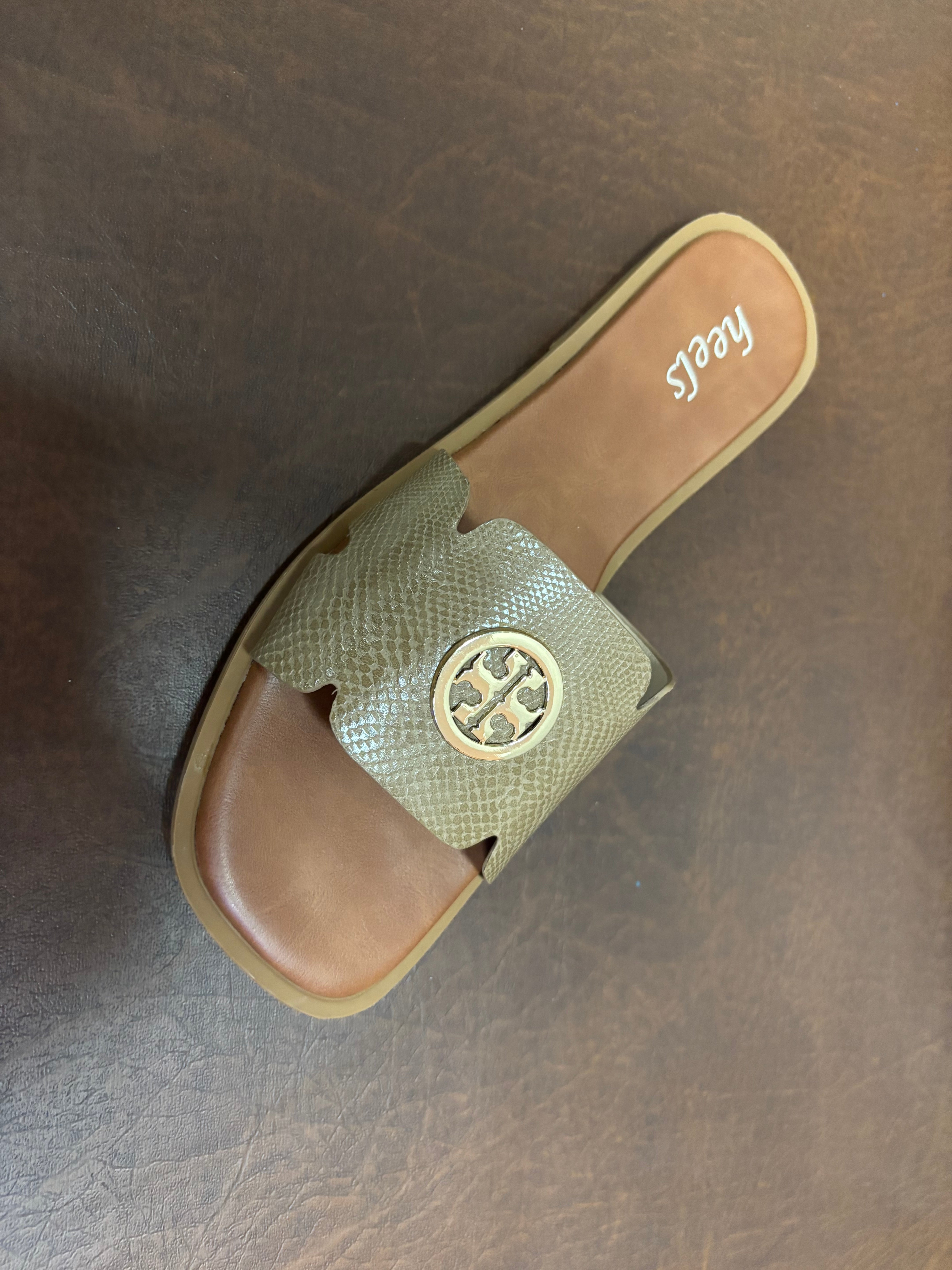 Nysa 2.0 Cushioned Flat Sliders