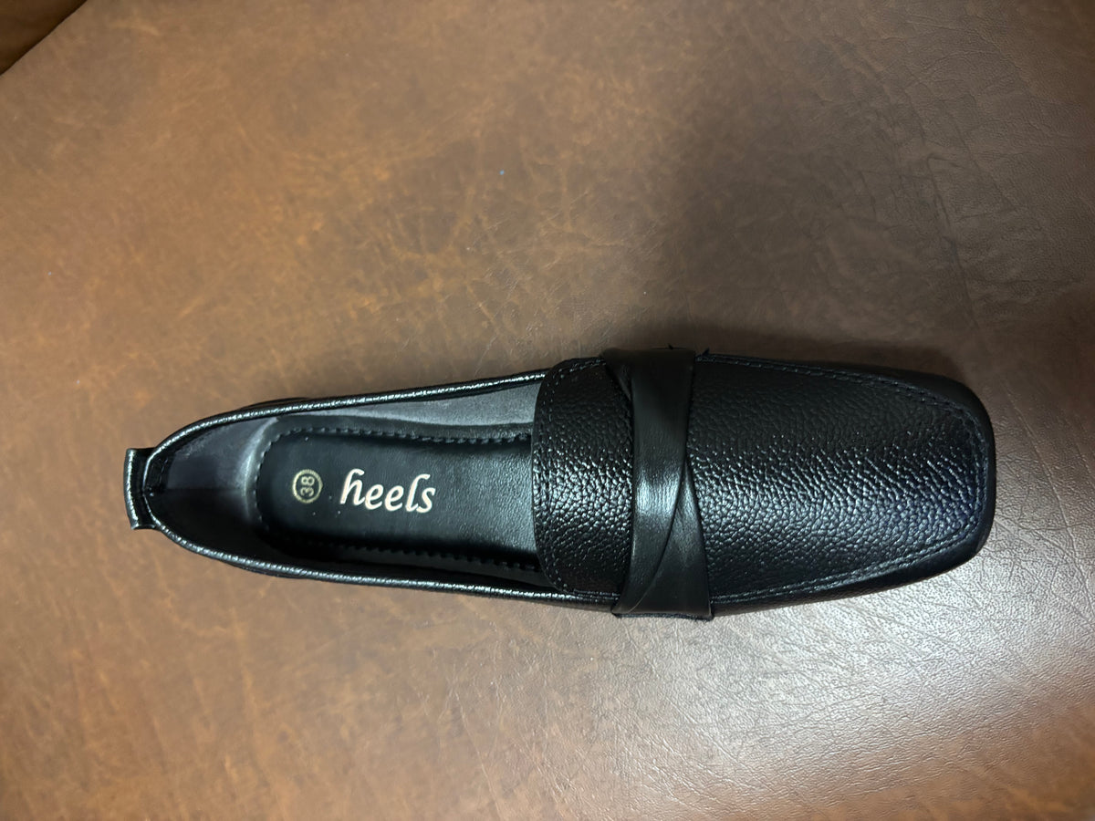 Swirl Classic Leather Loafers