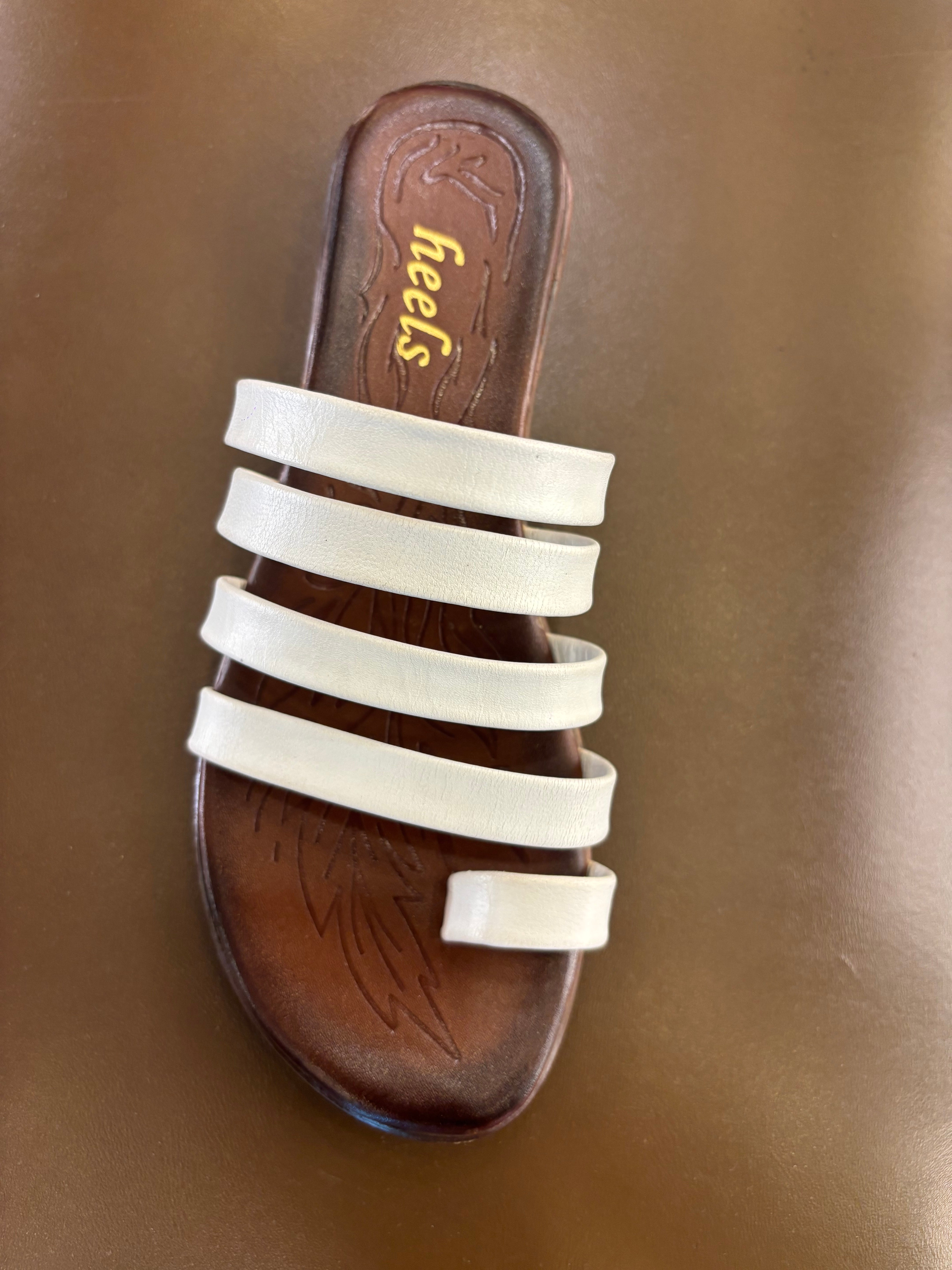 Joy Leather Thumb Strap Flat Slippers