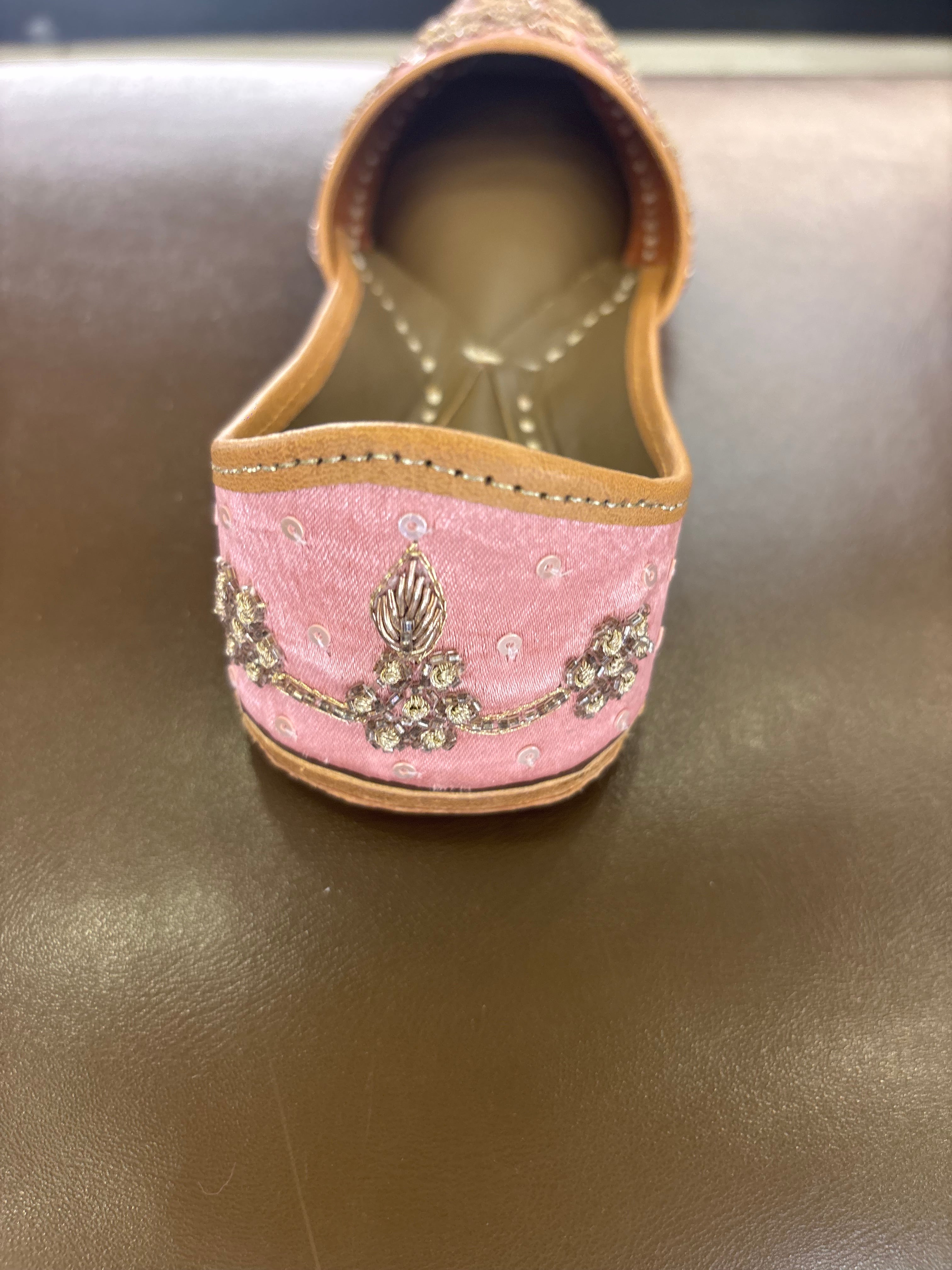 Mehr Handcrafted Leather Juttis