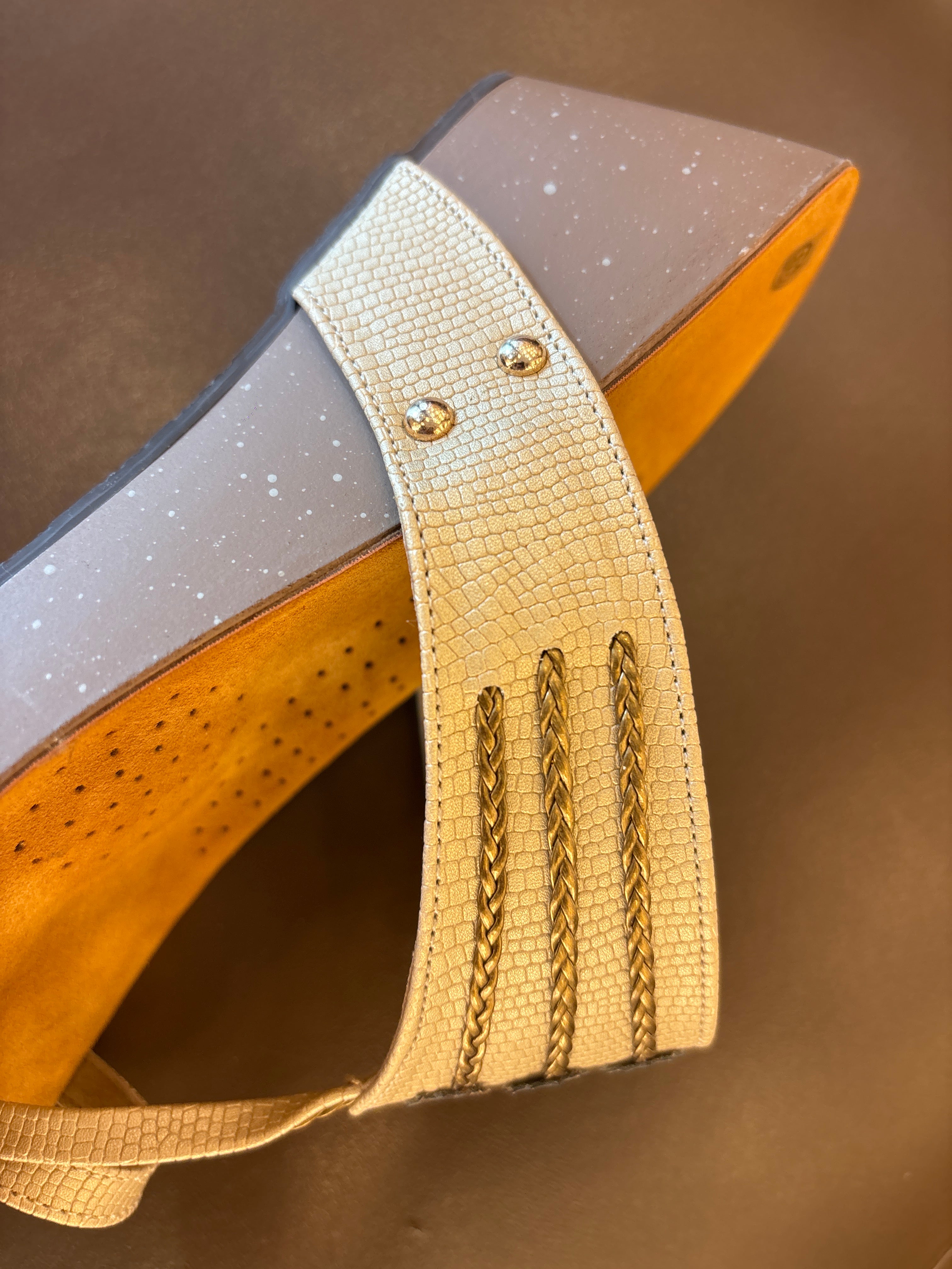 Zehra Wedge Heel Kohlapuris - The Heels India