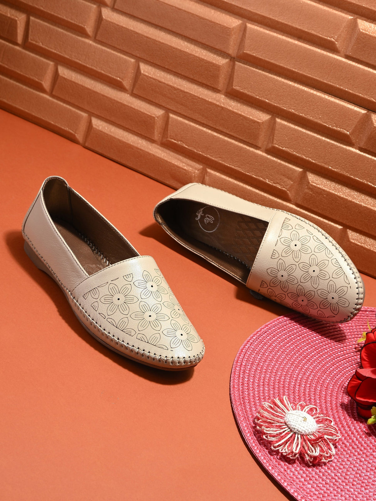 Venezia Engraved Cushioned Leather Ballerinas