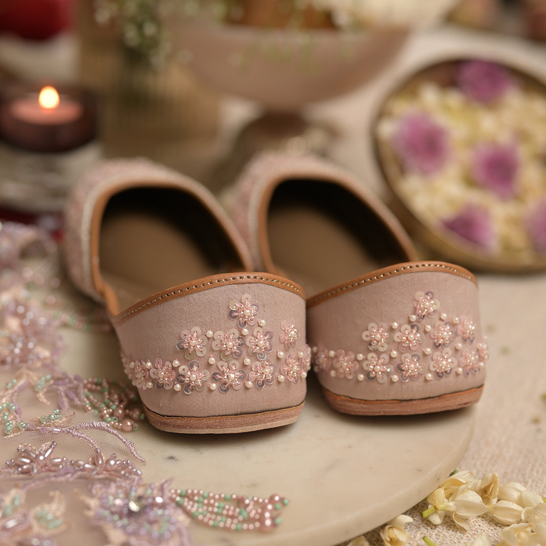 Sanaa Handcrafted Leather Juttis