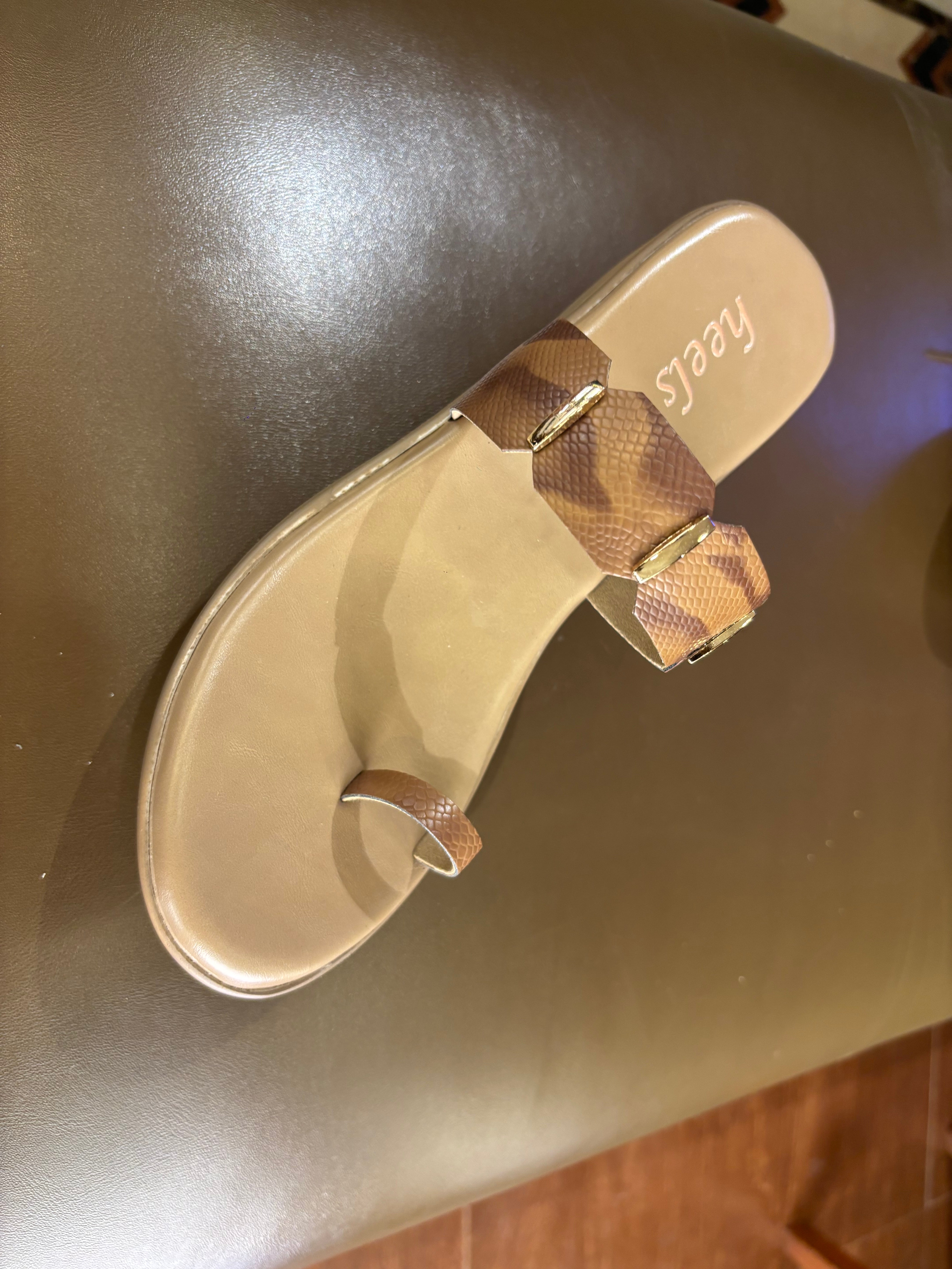 Quincy Comfort Wedge Heel Thumb Slippers