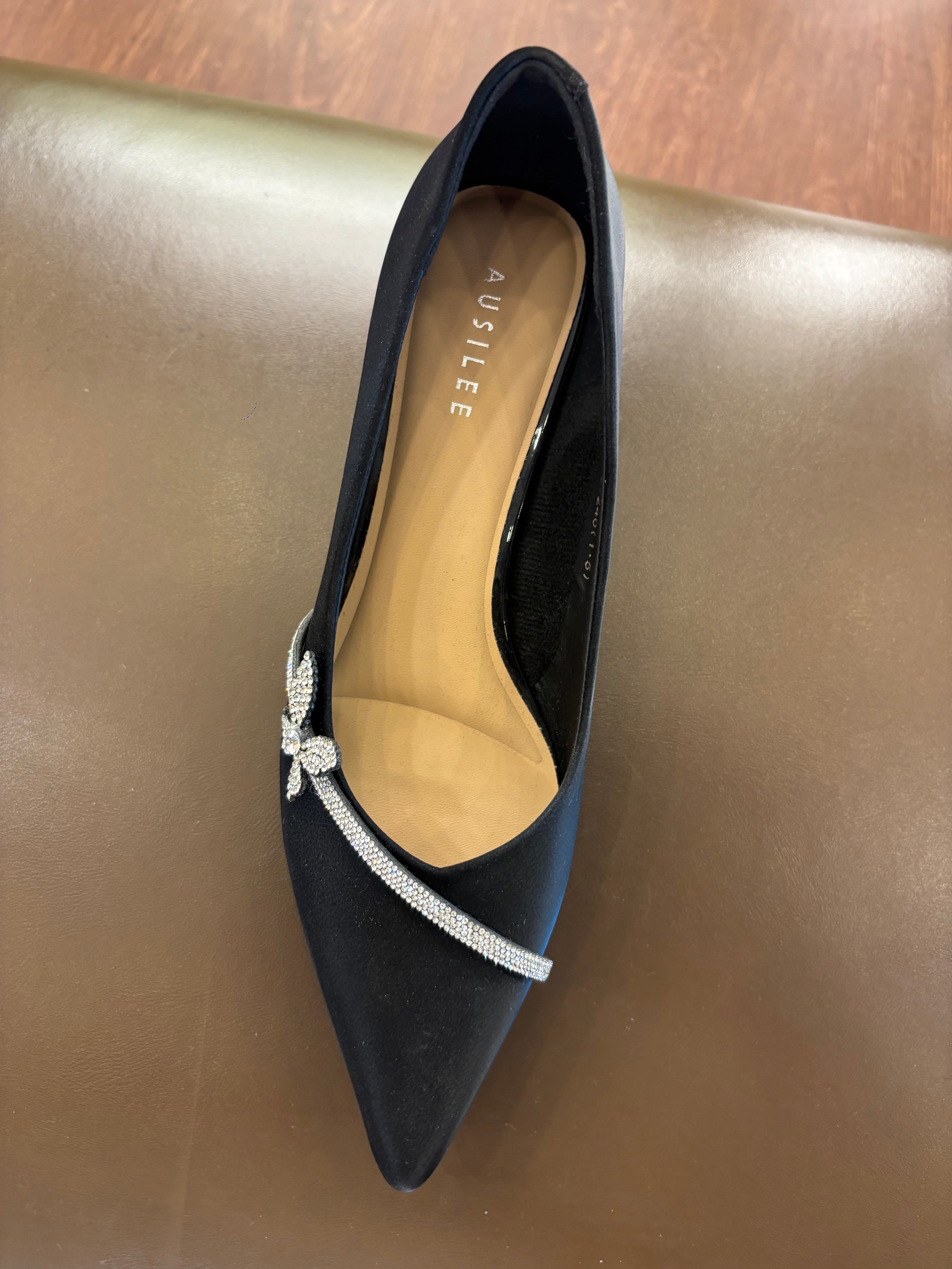 Pointed Toe Kitten Heel Pump with Crystal Butterfly