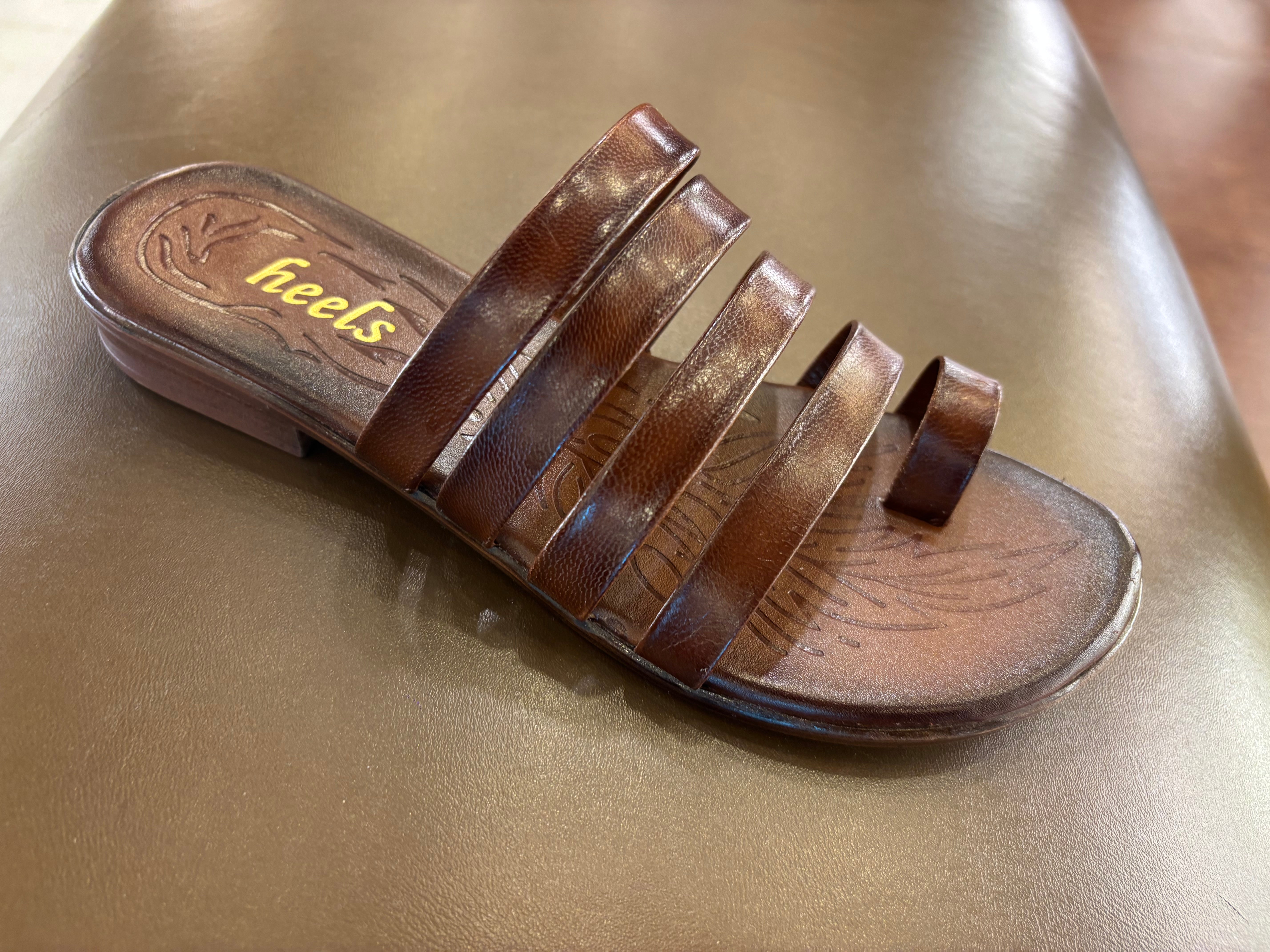 Joy Leather Thumb Strap Flat Slippers