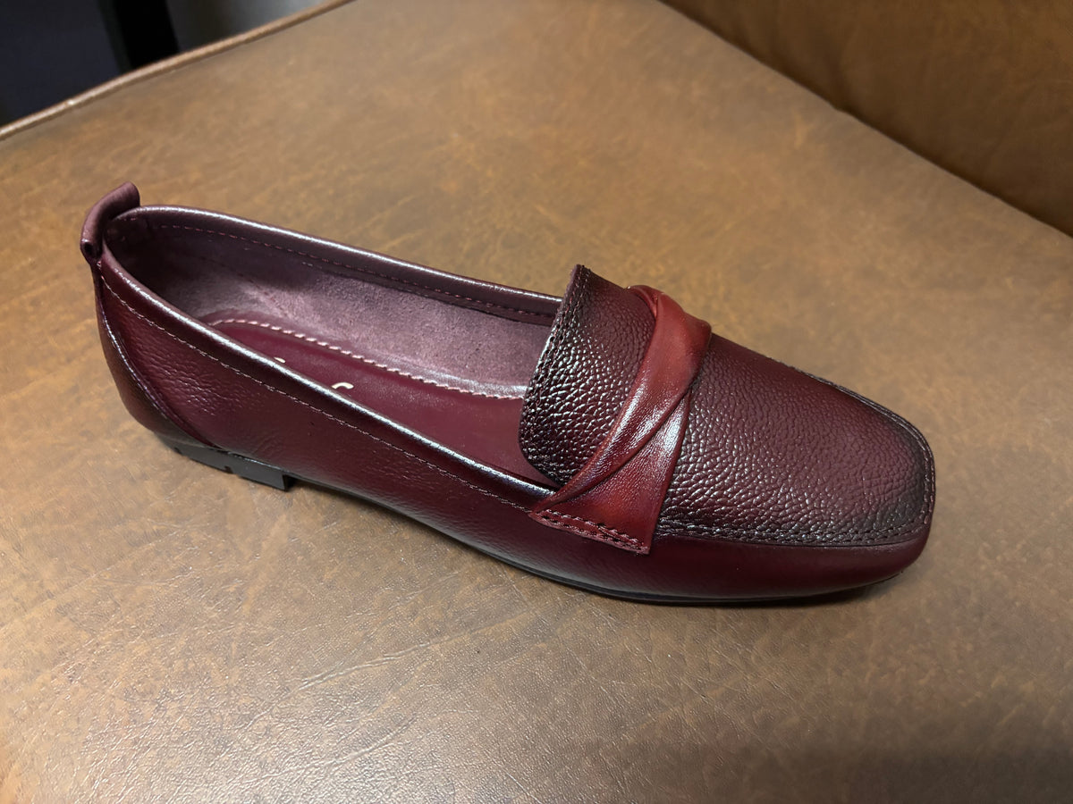 Swirl Classic Leather Loafers