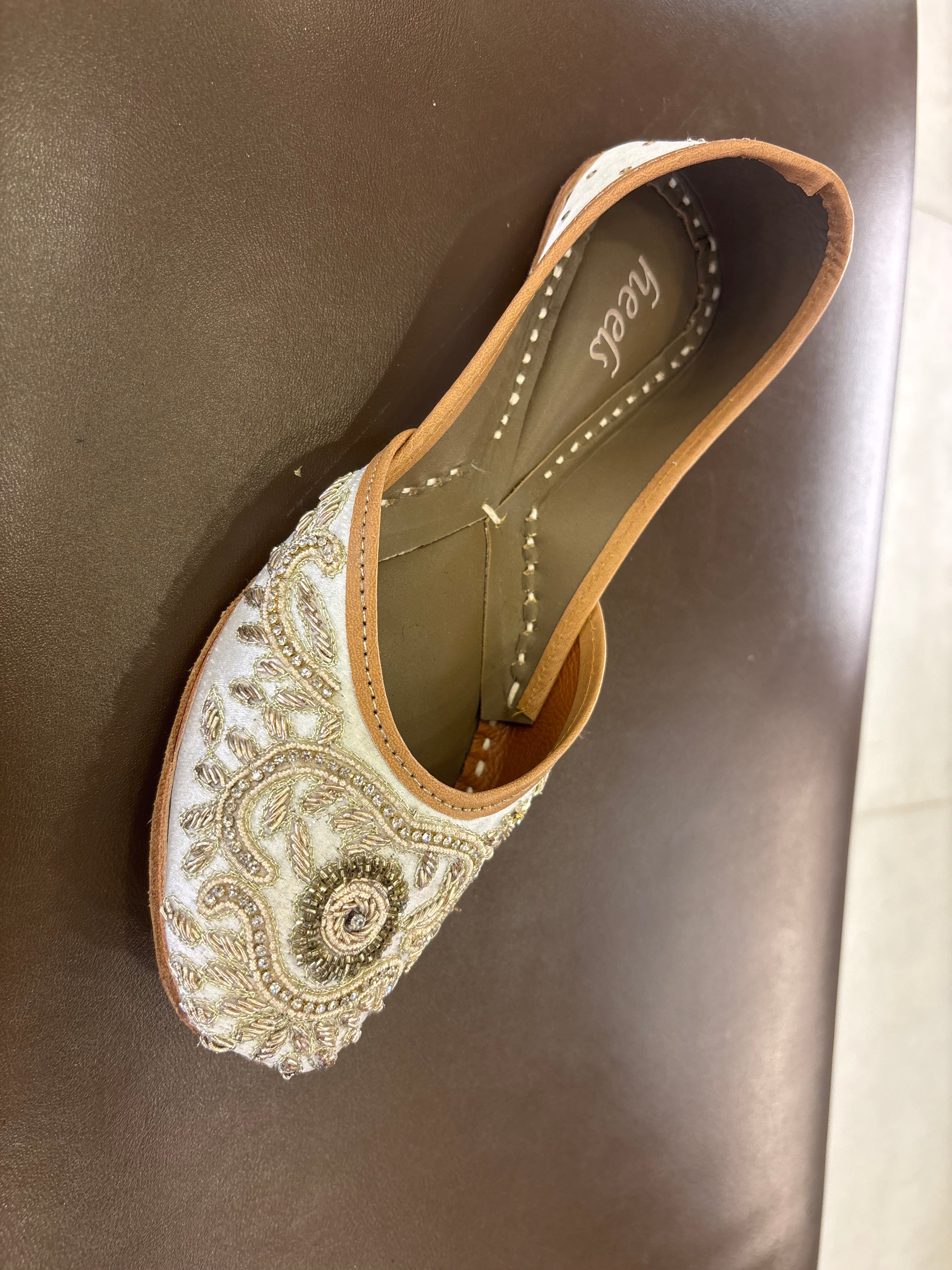 Yasmin Handcrafted Leather Juttis