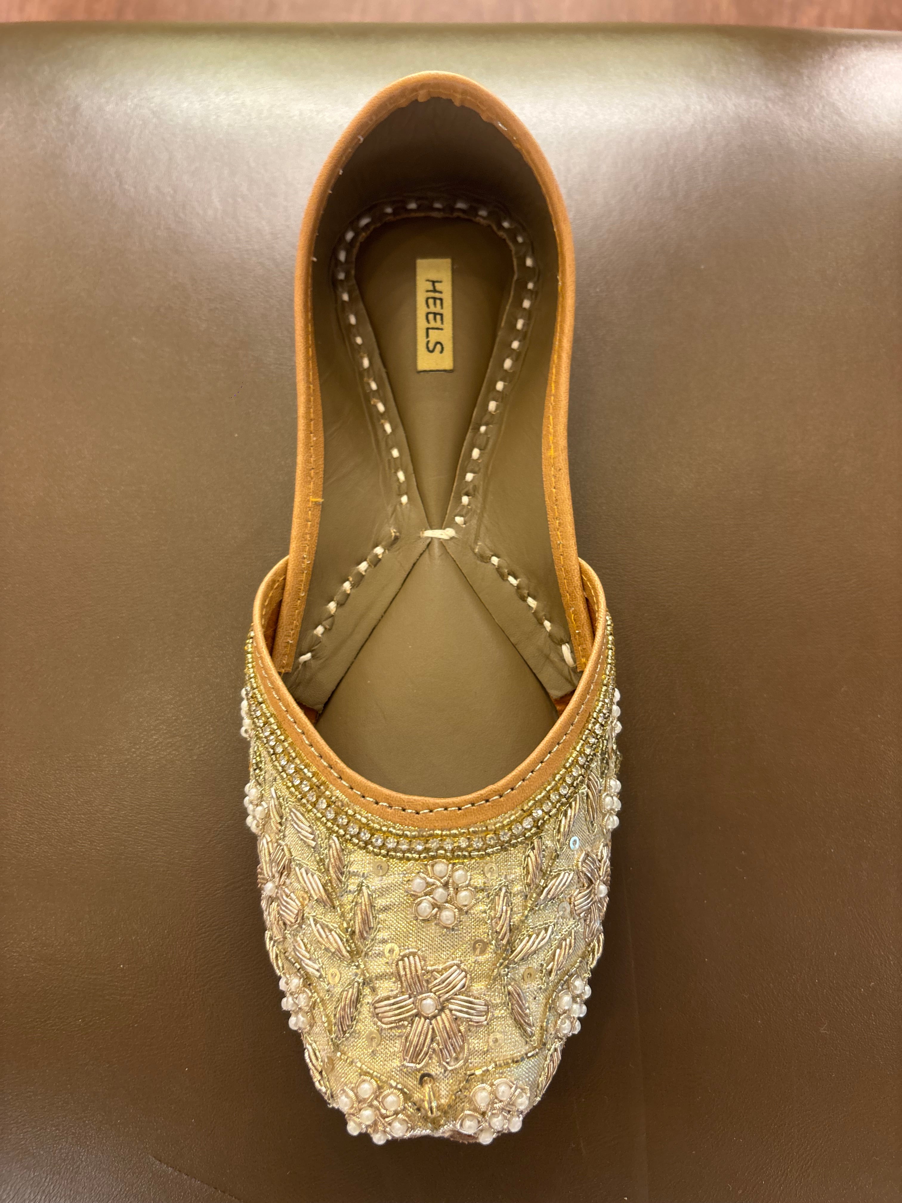 Sanaa Handcrafted Leather Juttis