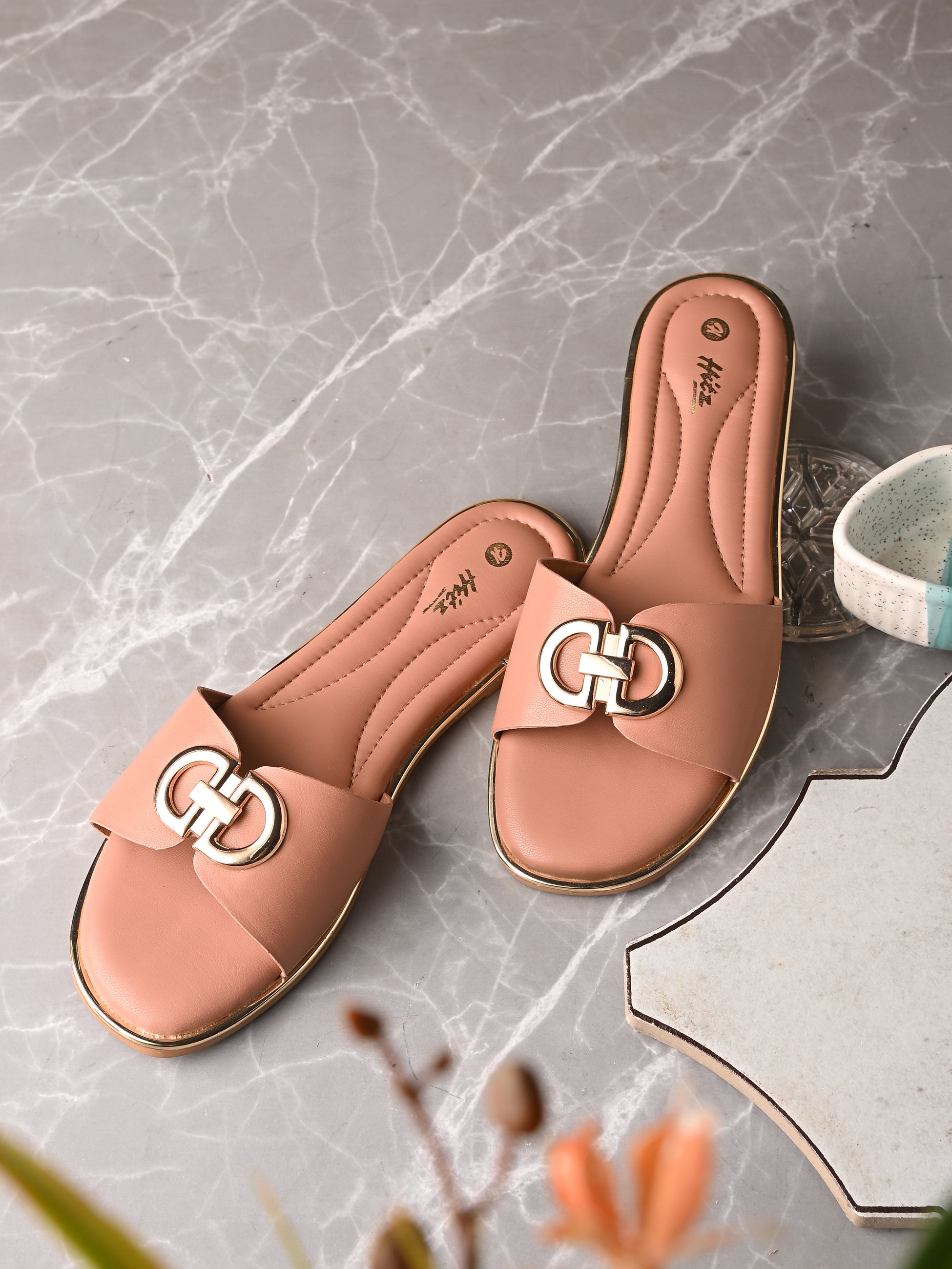Solena Flat Sliders