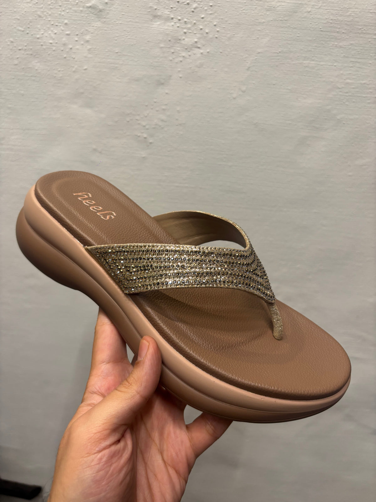 Noreli Cushioned Chunky Bling V Strap Slippers