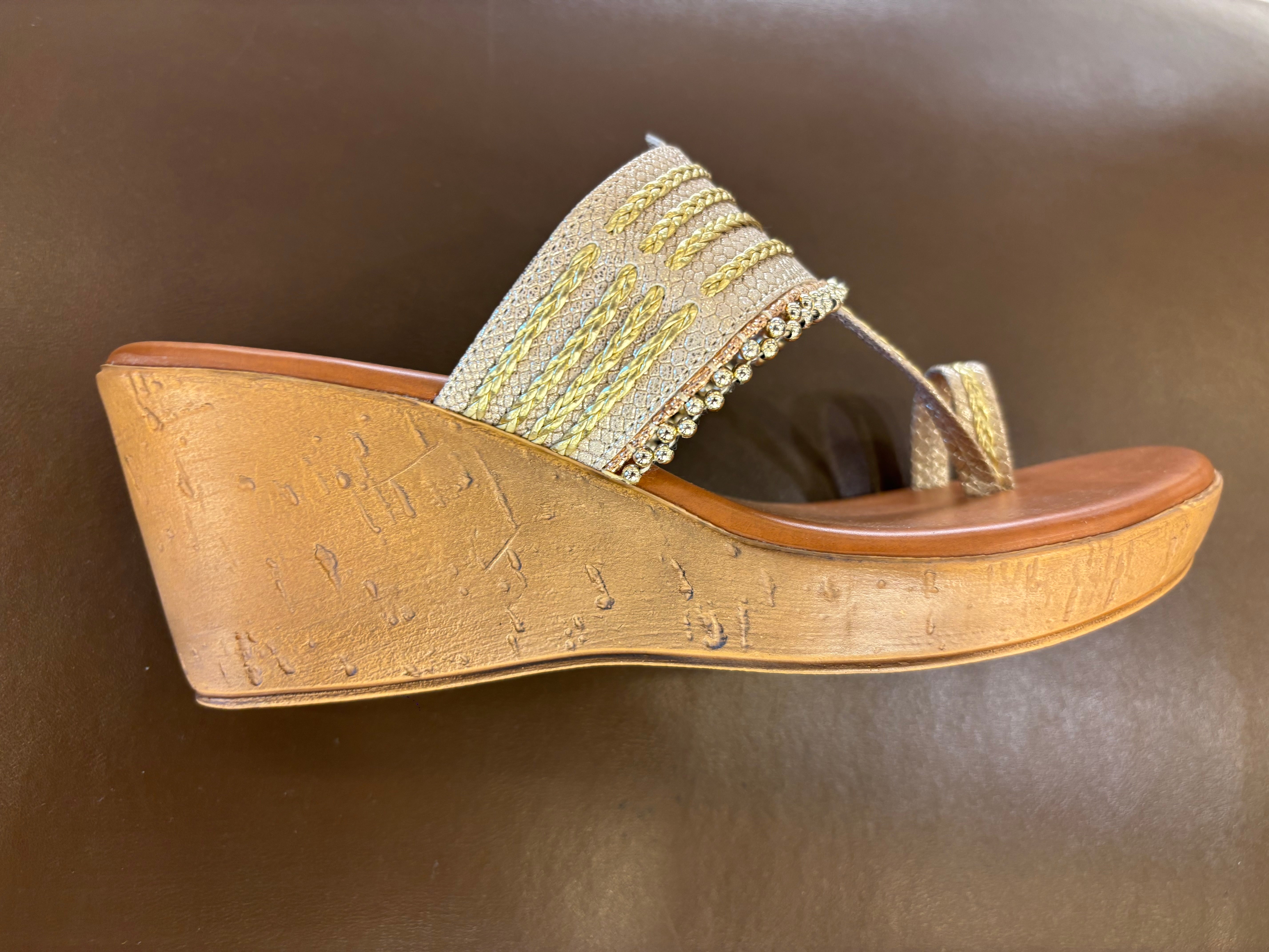 Zeeba Wedge Heel Kohlapuris