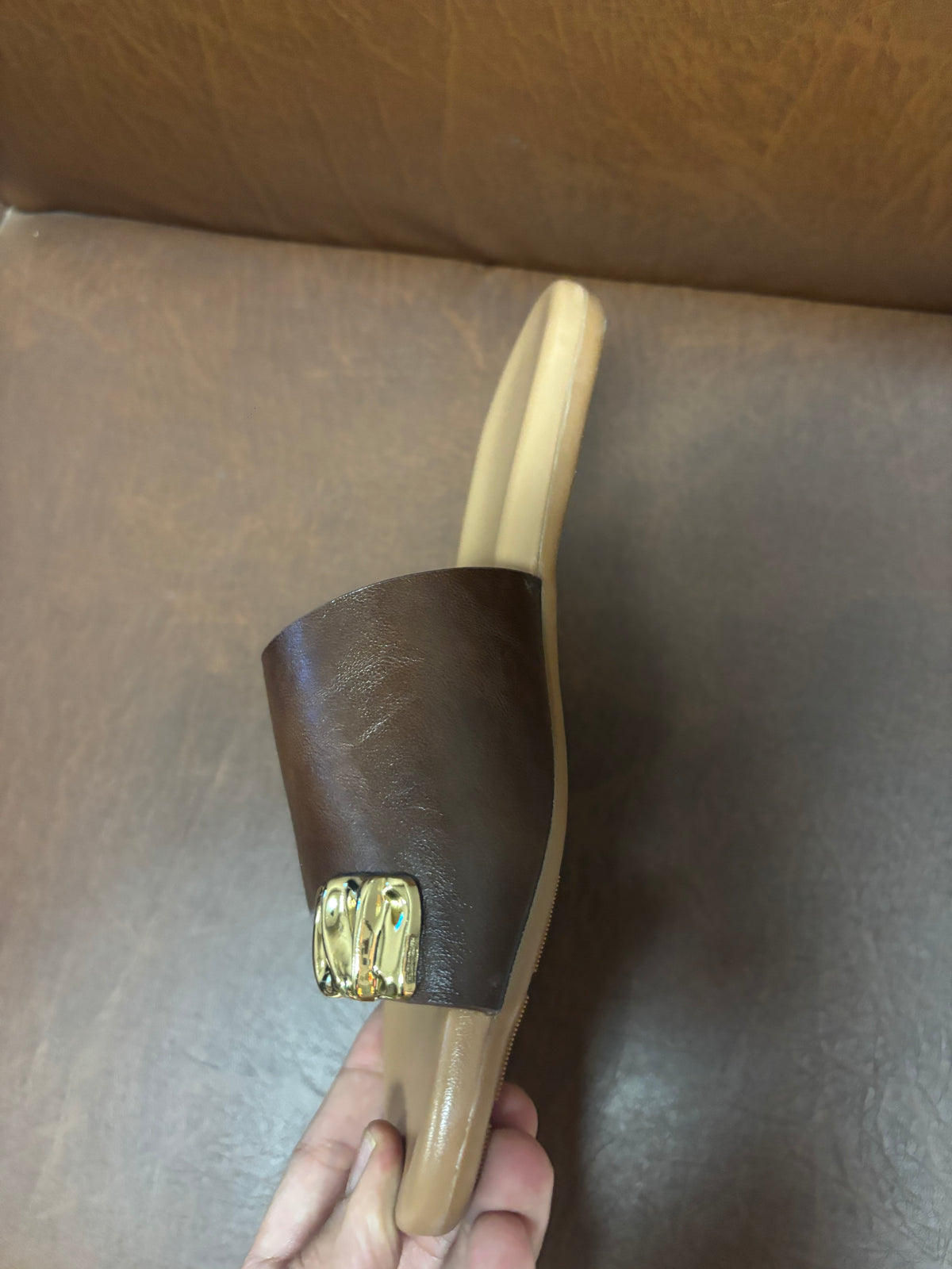Doris Thumb Embellishment Slippers