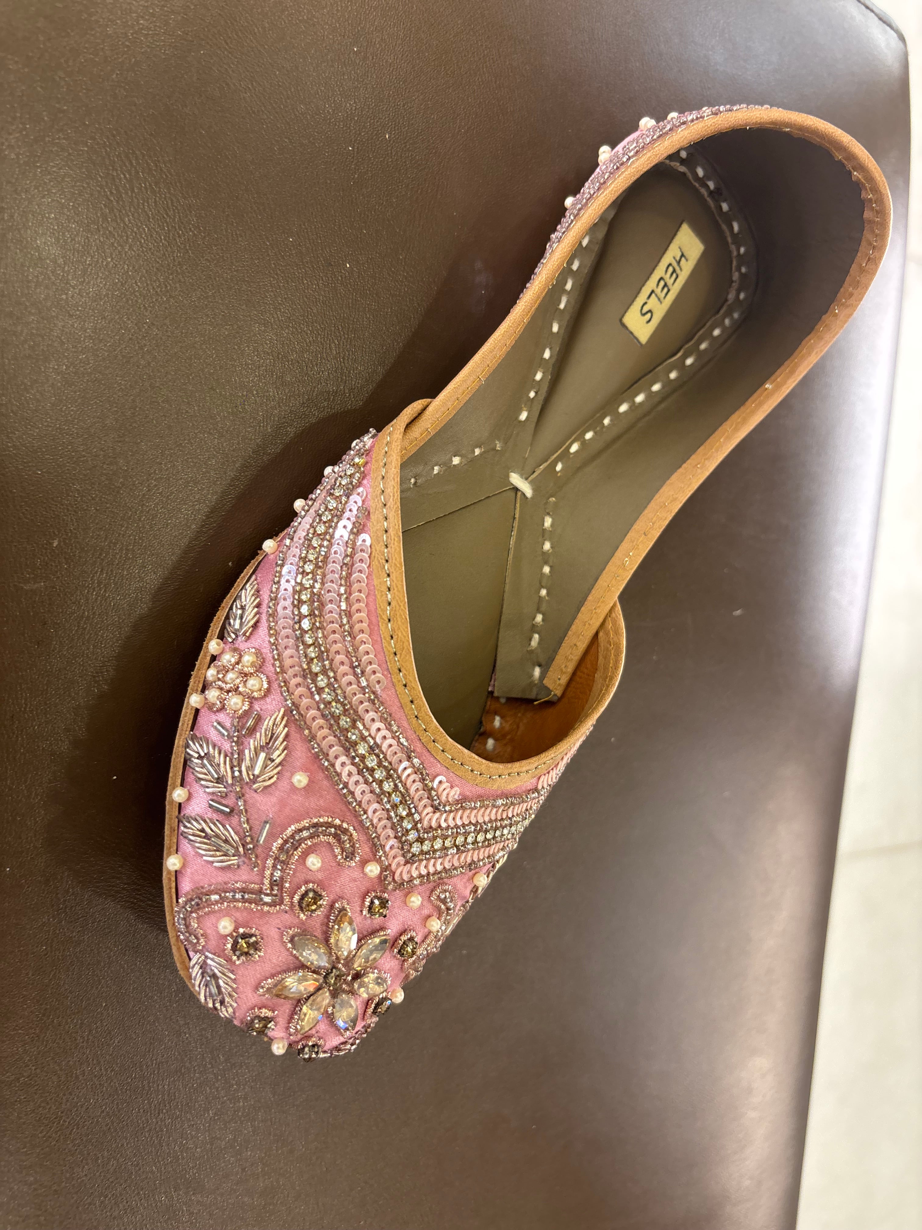 Kainat Handcrafted Leather Juttis