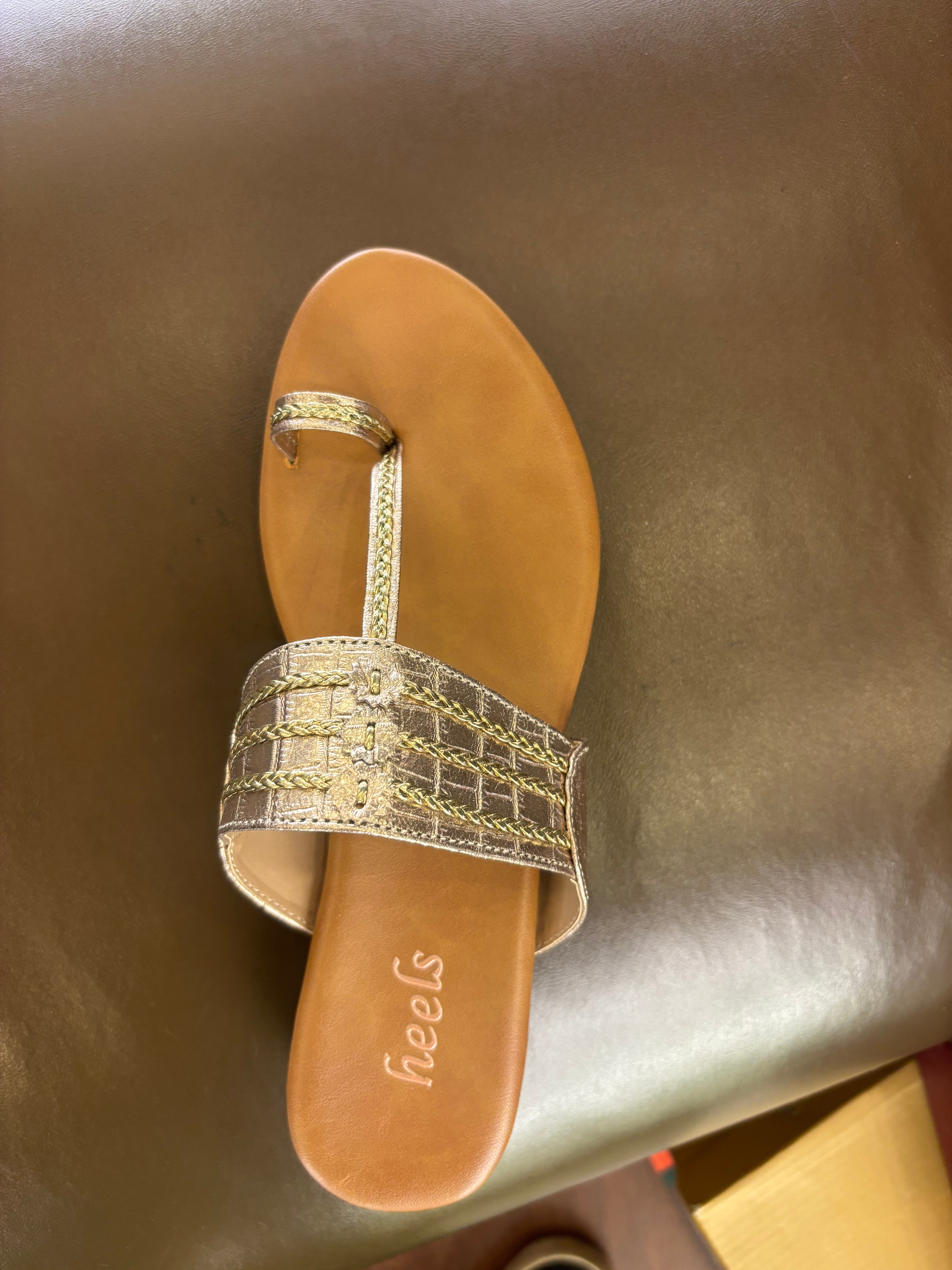 Samantha Cushioned Kohlapuris