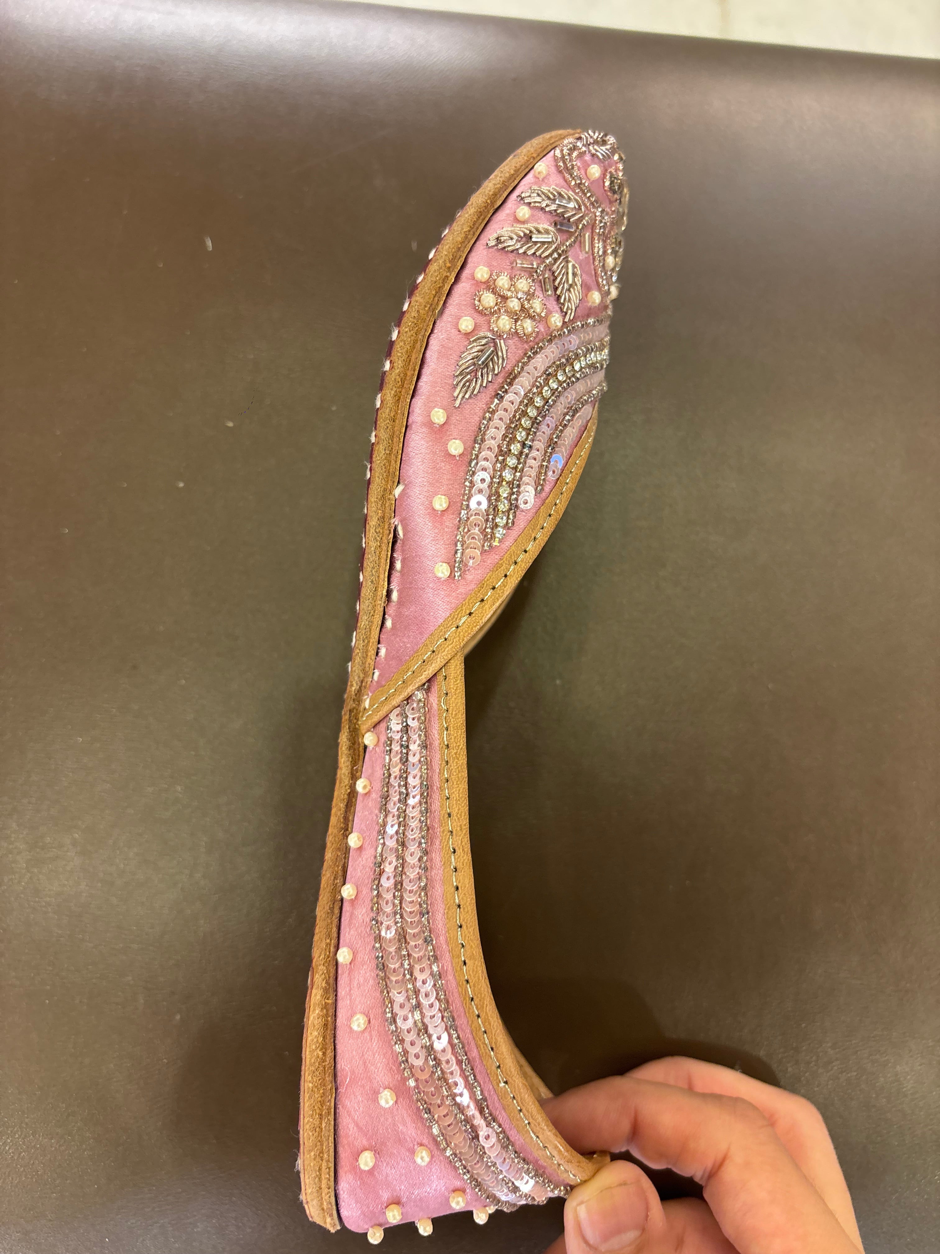 Kainat Handcrafted Leather Juttis