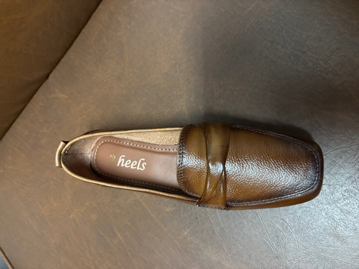 Swirl Classic Leather Loafers