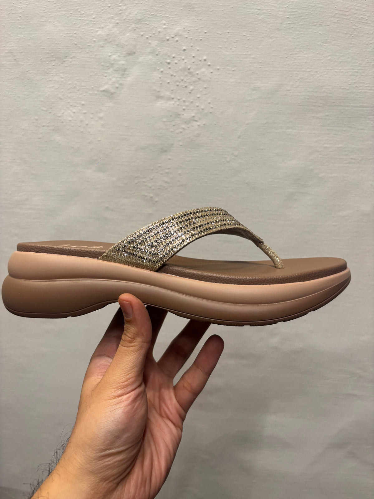 Noreli Cushioned Chunky Bling V Strap Slippers