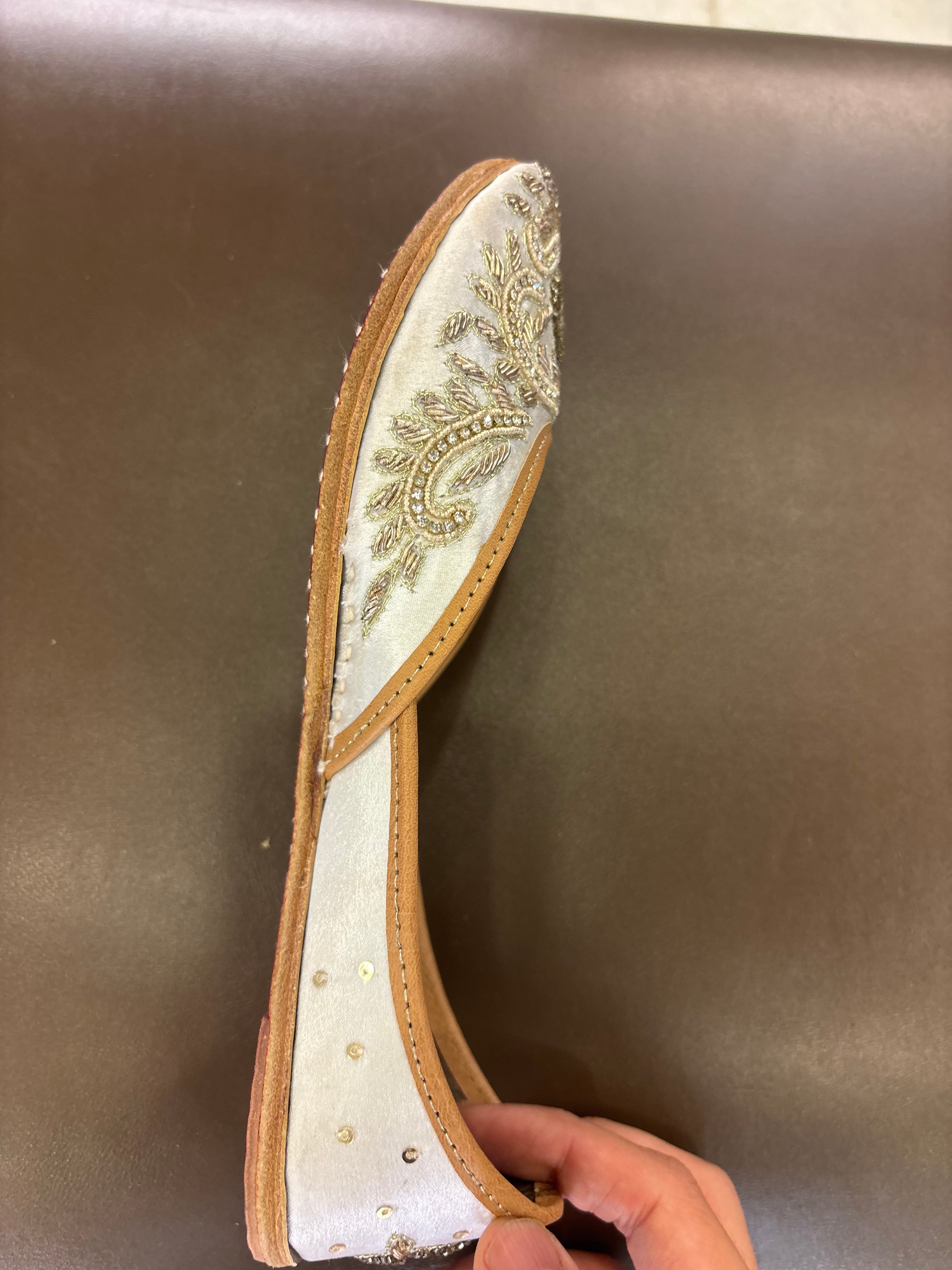 Yasmin Handcrafted Leather Juttis