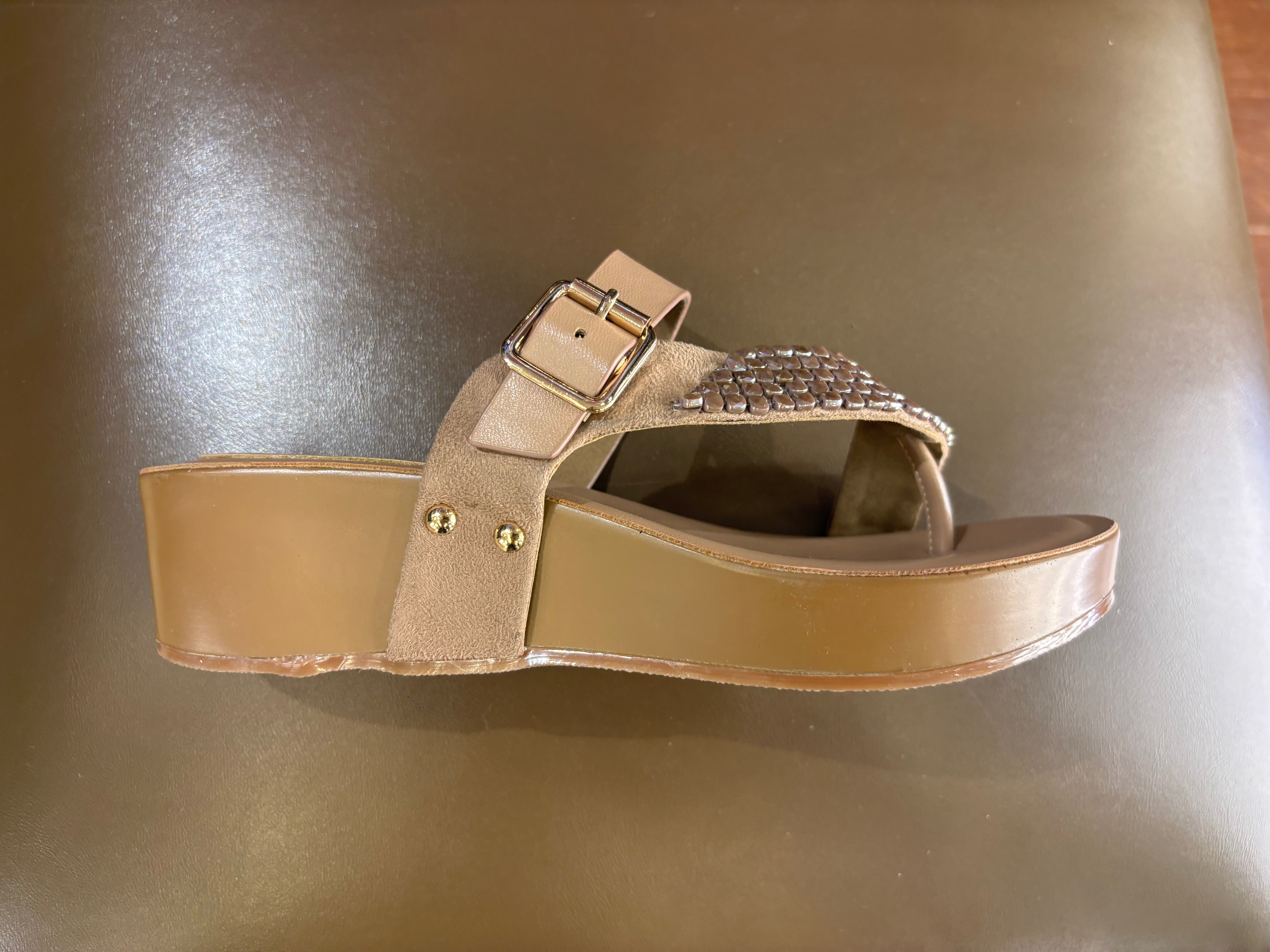 Mireta Embellished Comfort Thumb Wedges
