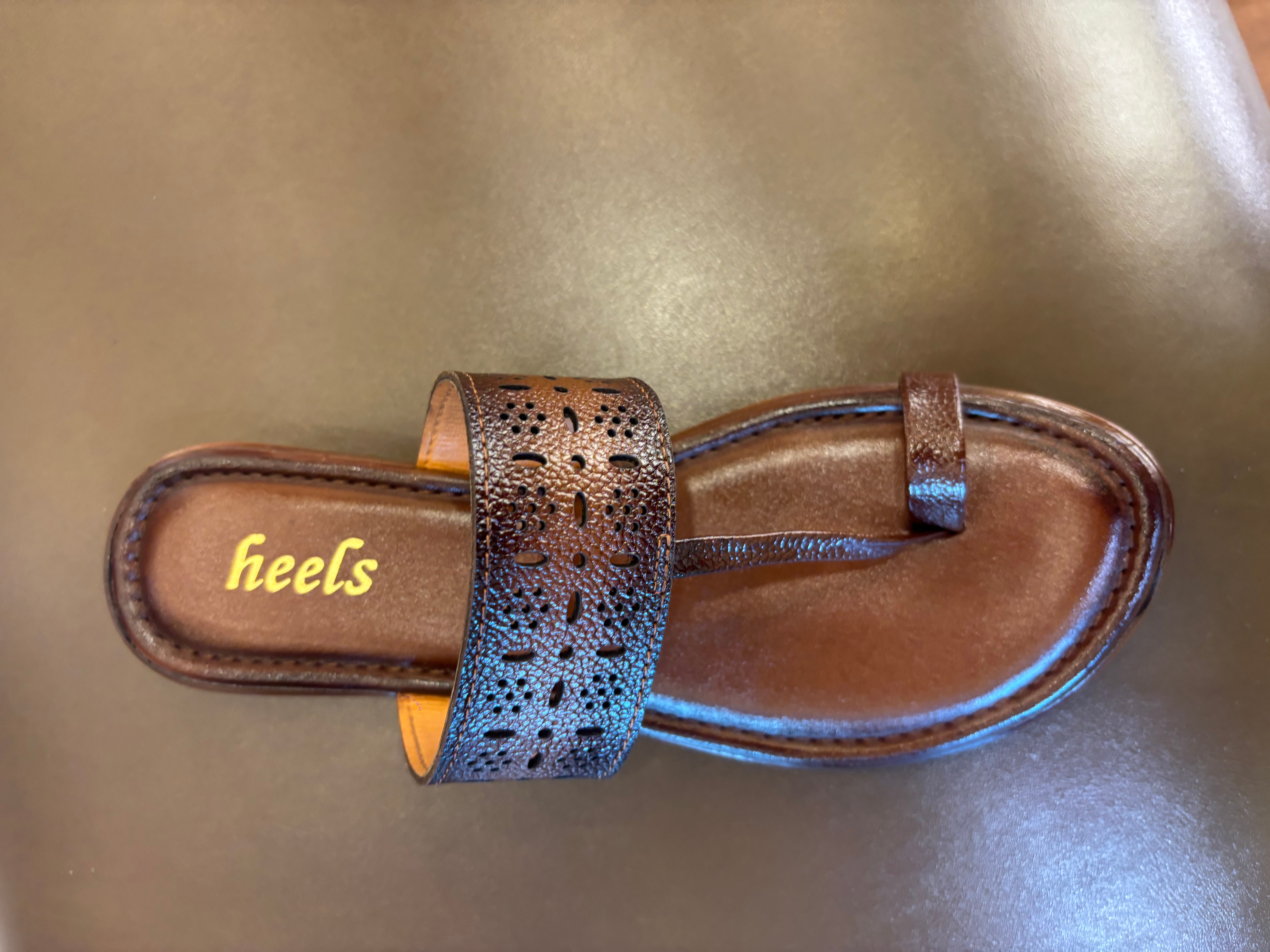 Doris Leather Thumb Kohlapuri Slippers