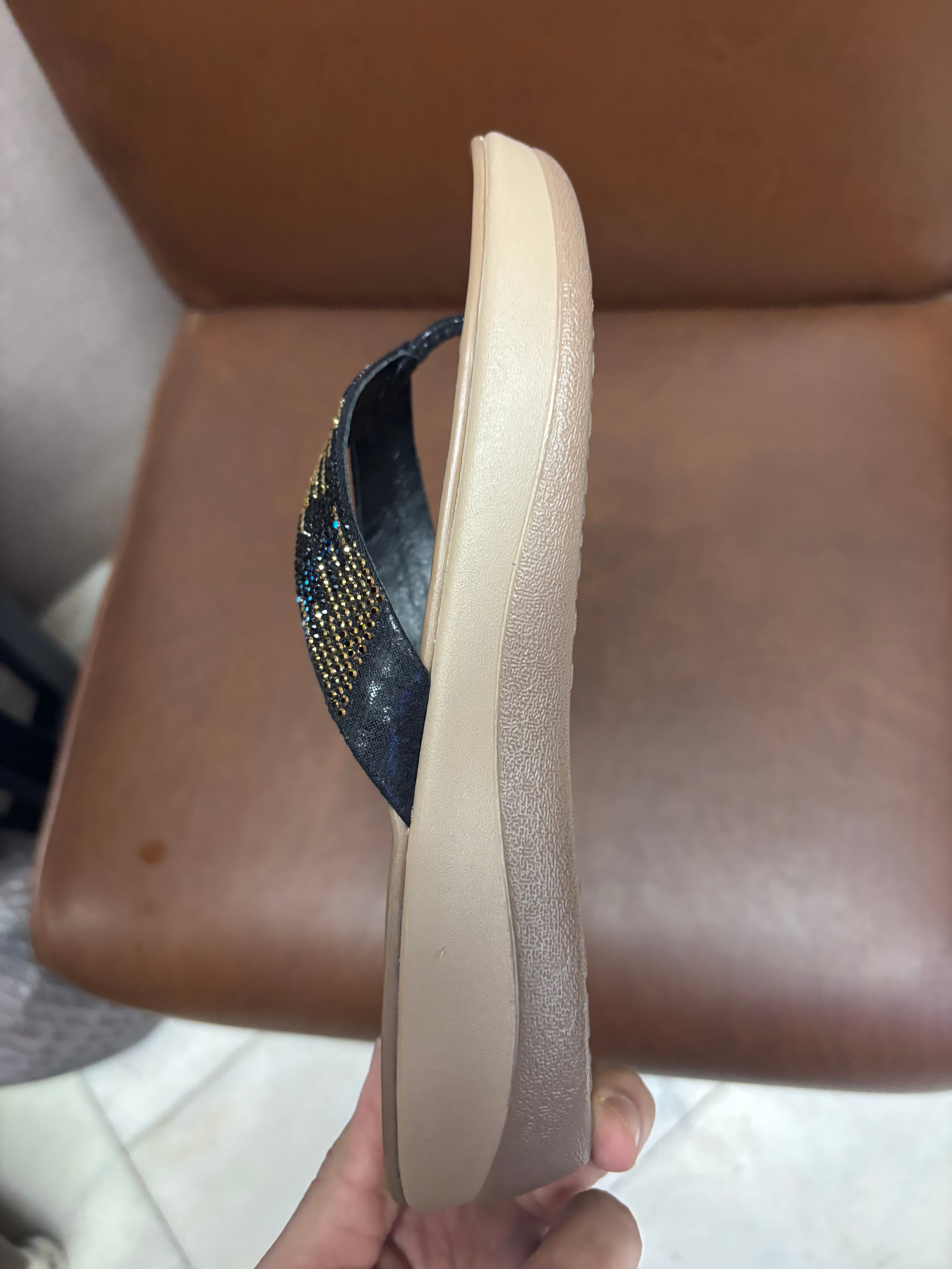 Esther Cushioned Bling V Slippers