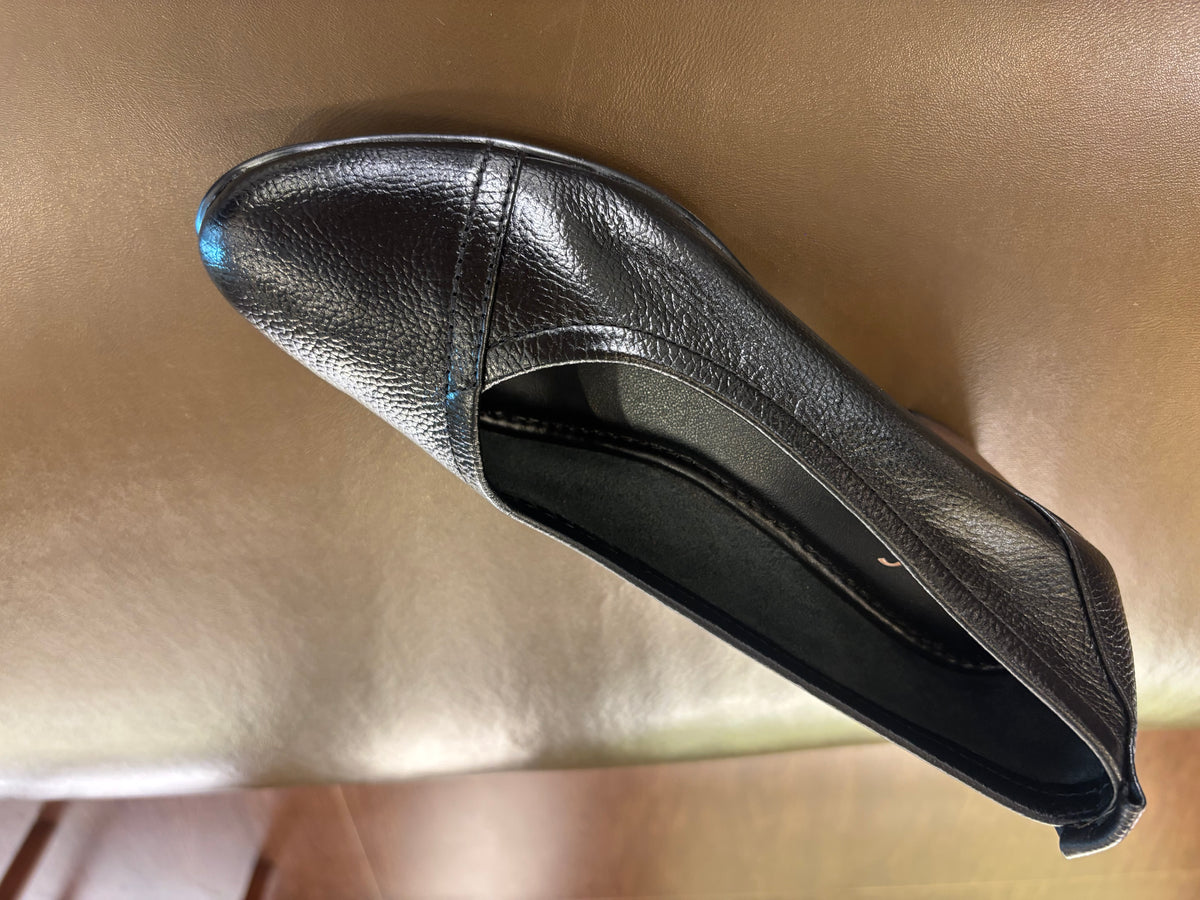 Olivia Leather Classic Block Heel Pumps