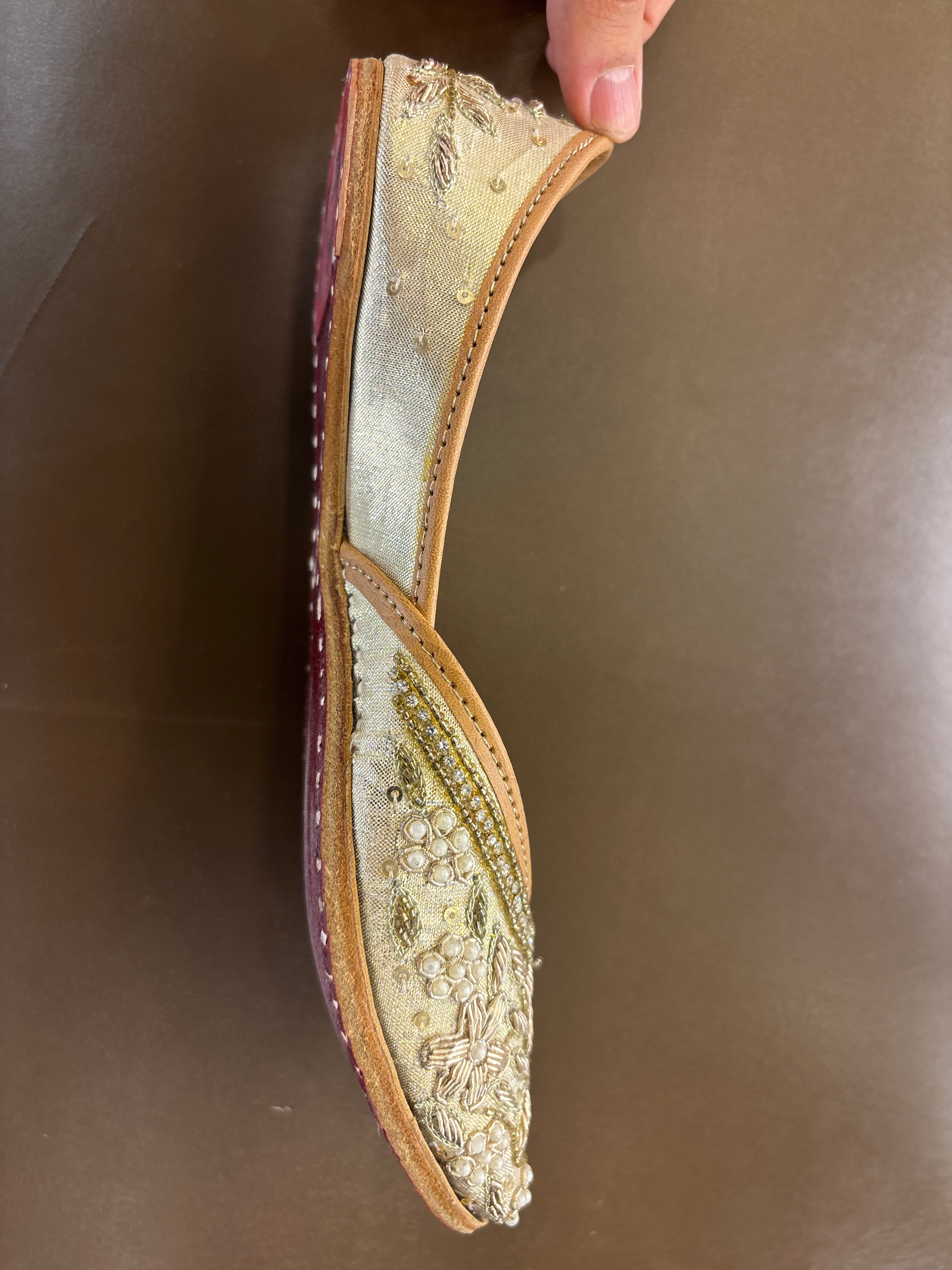 Sanaa Handcrafted Leather Juttis