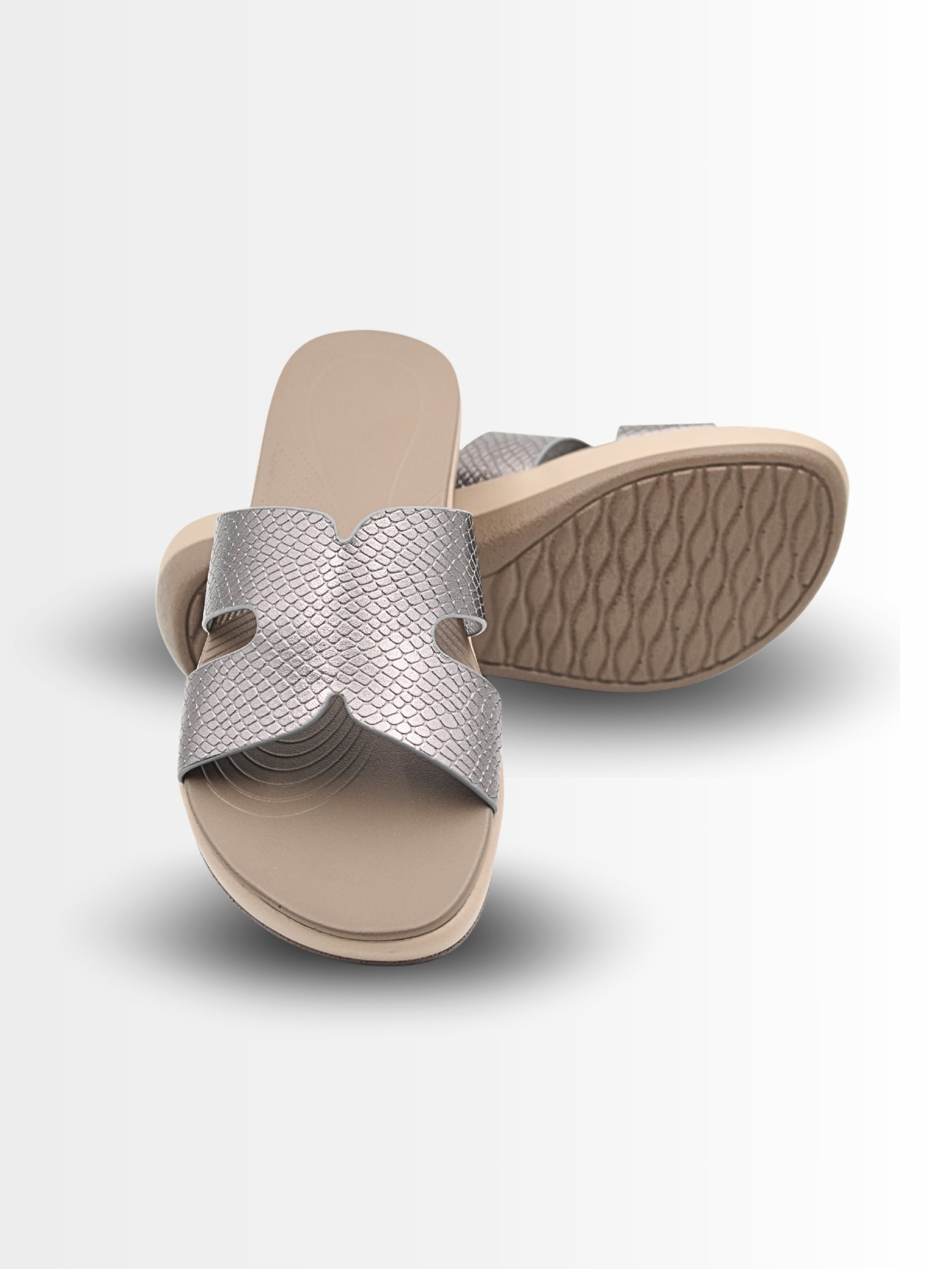 Fergie Cushioned Sliders