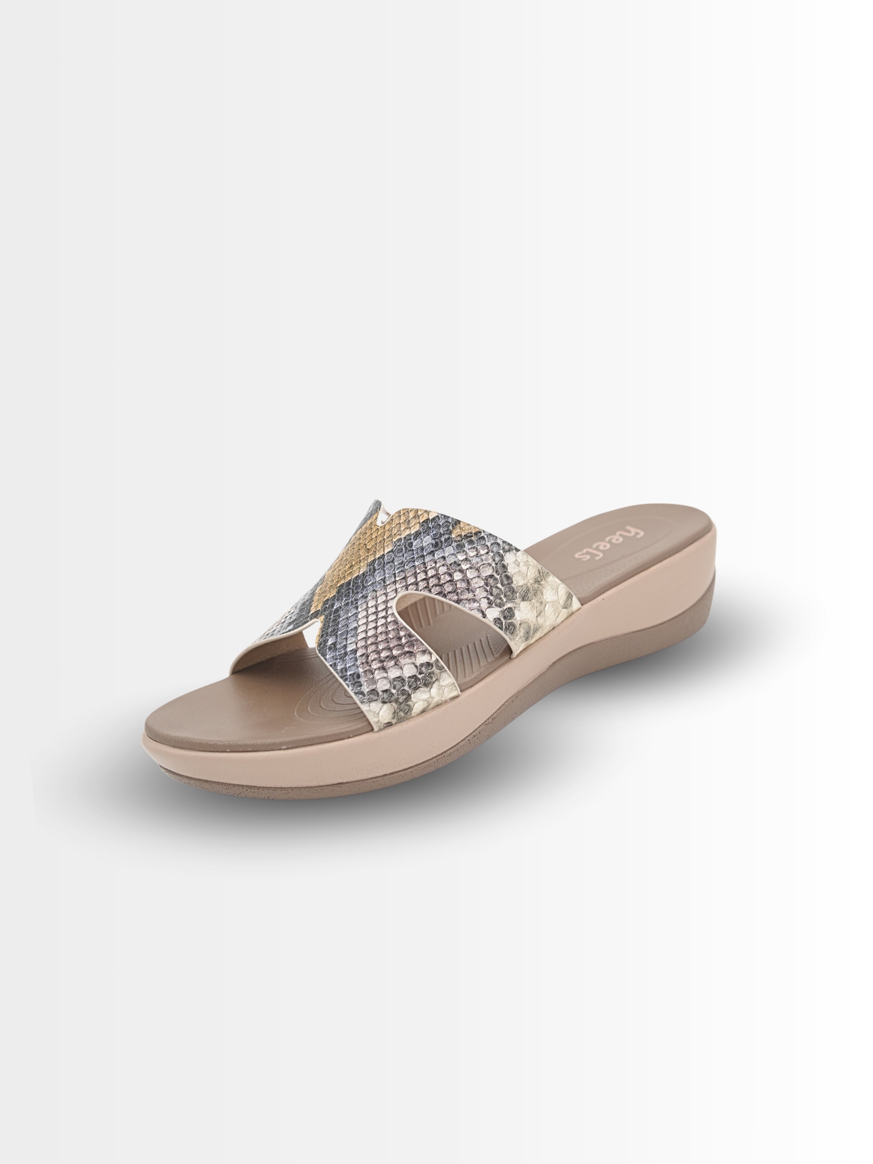 Fergie Cushioned Sliders